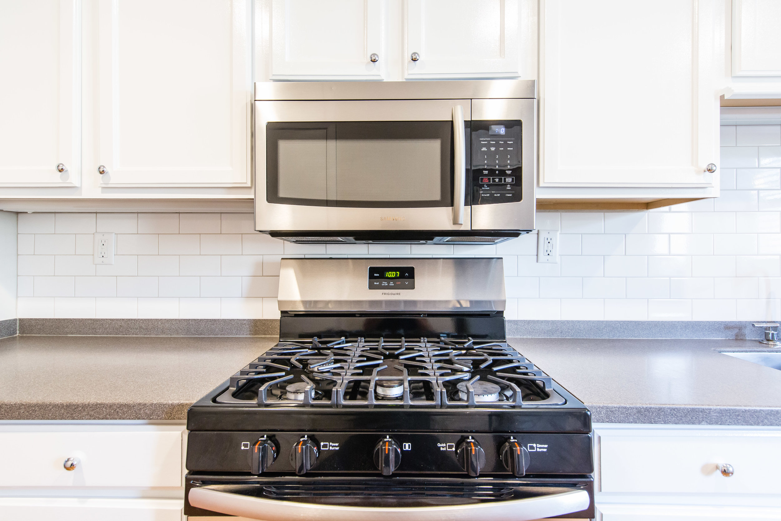 575 Flat Shoals Unit 9-Kitchen Stove A.jpg