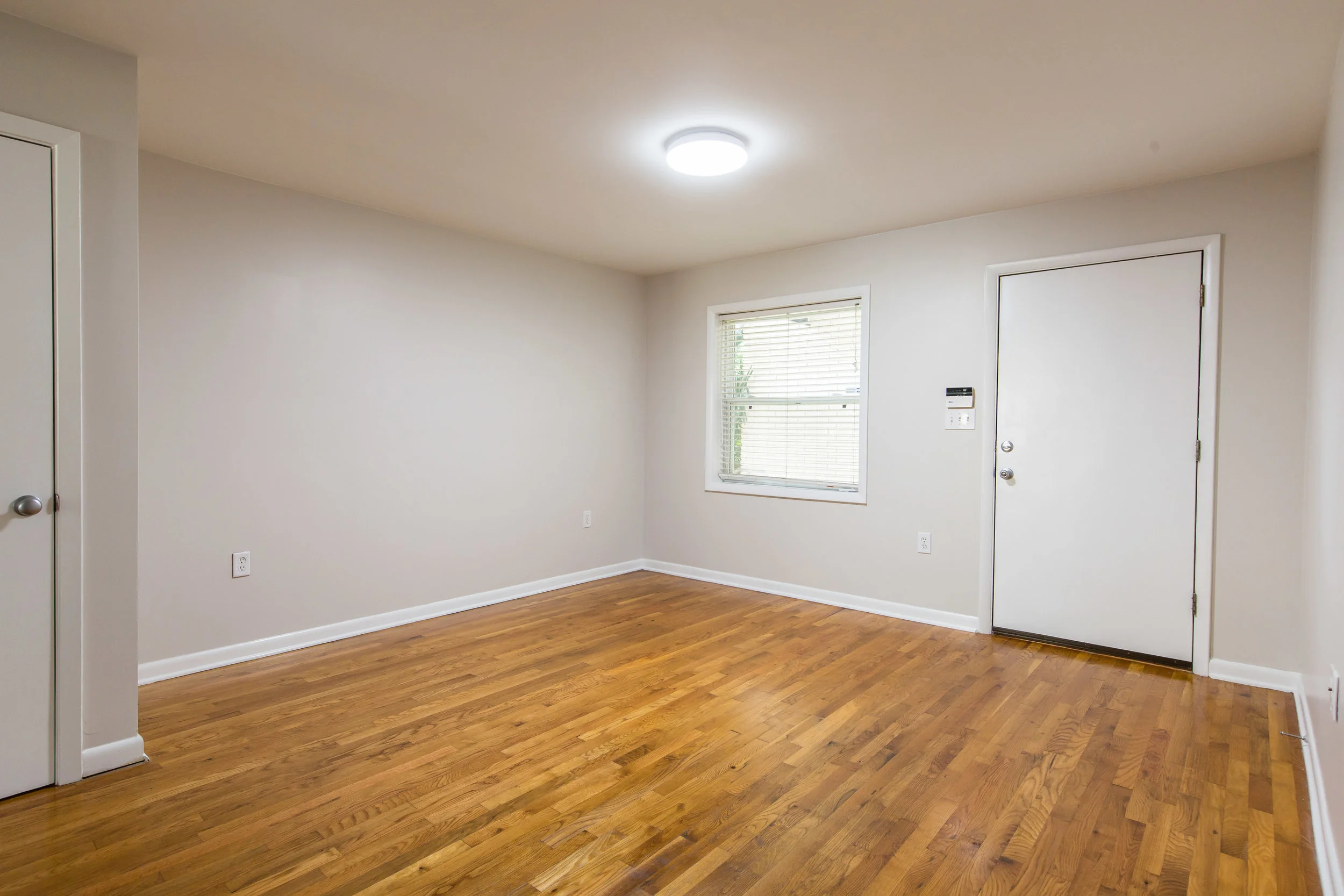 575 Flat Shoals Unit 9-Living 1.jpg