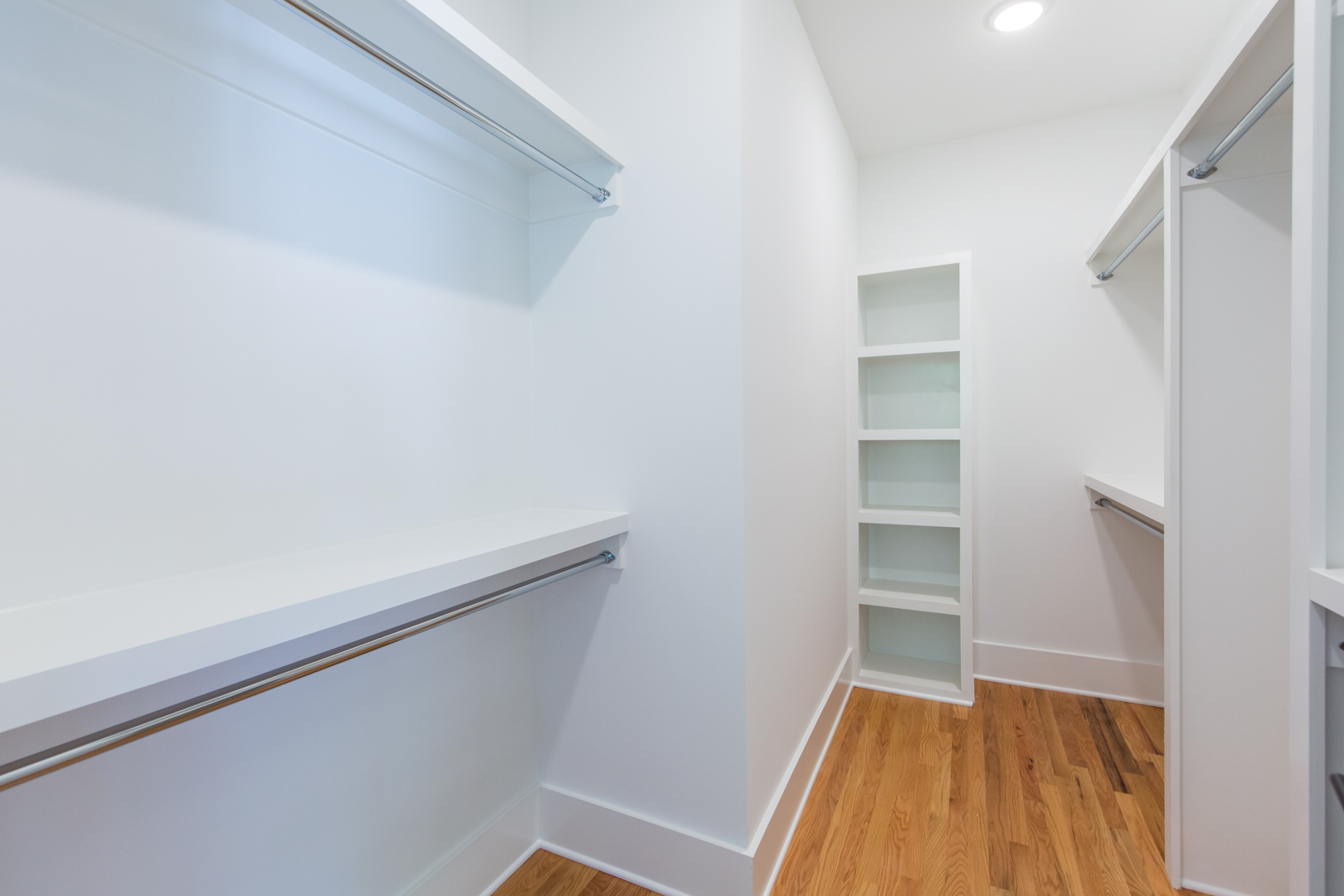 991 Mauldin B-Walk-In Closet.jpg