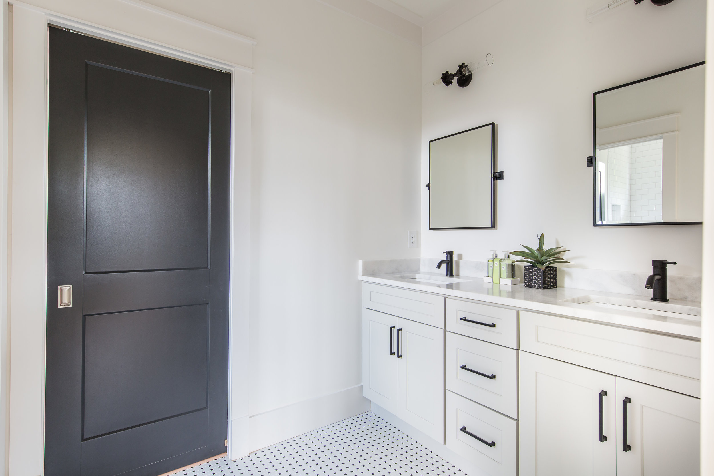726 Hillpine-Bath 2.jpg