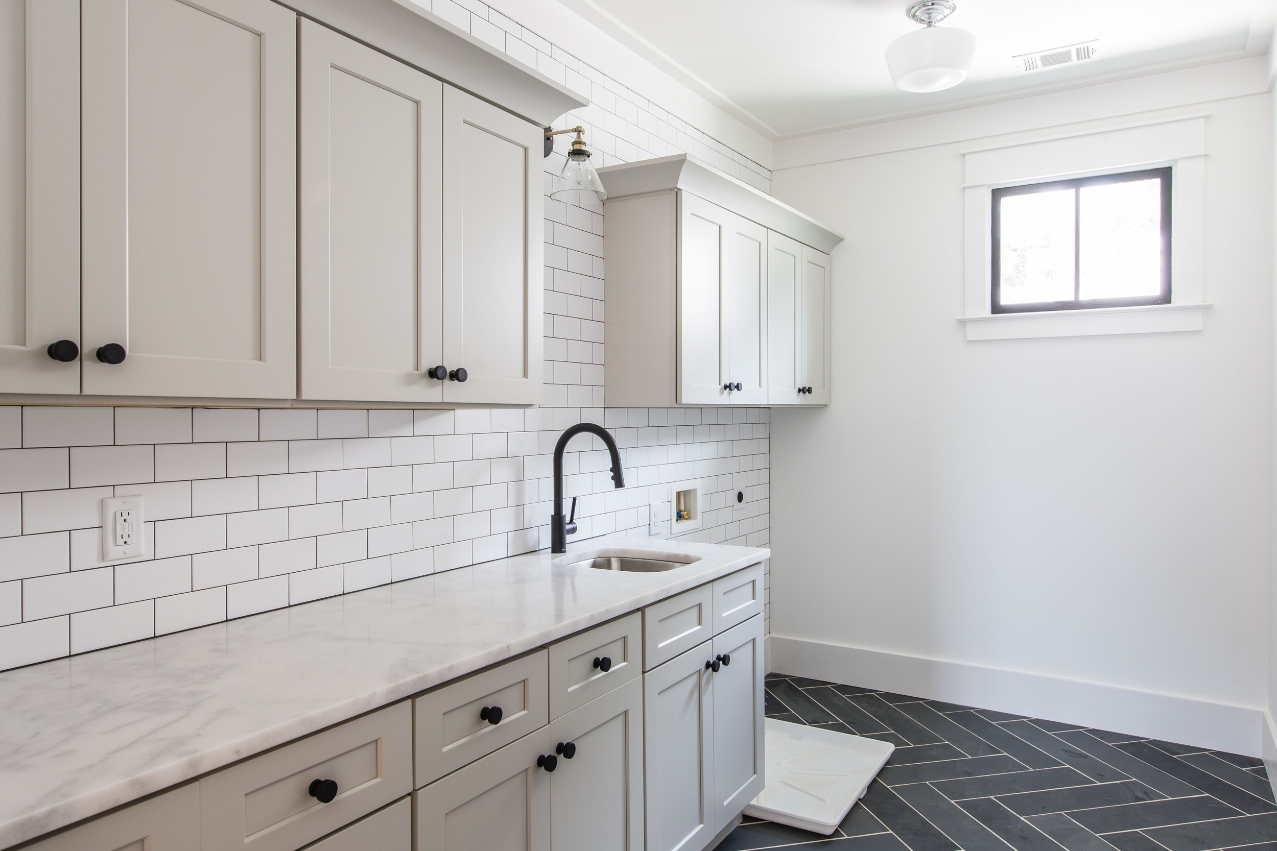 726 Hillpine-Laundry.jpg
