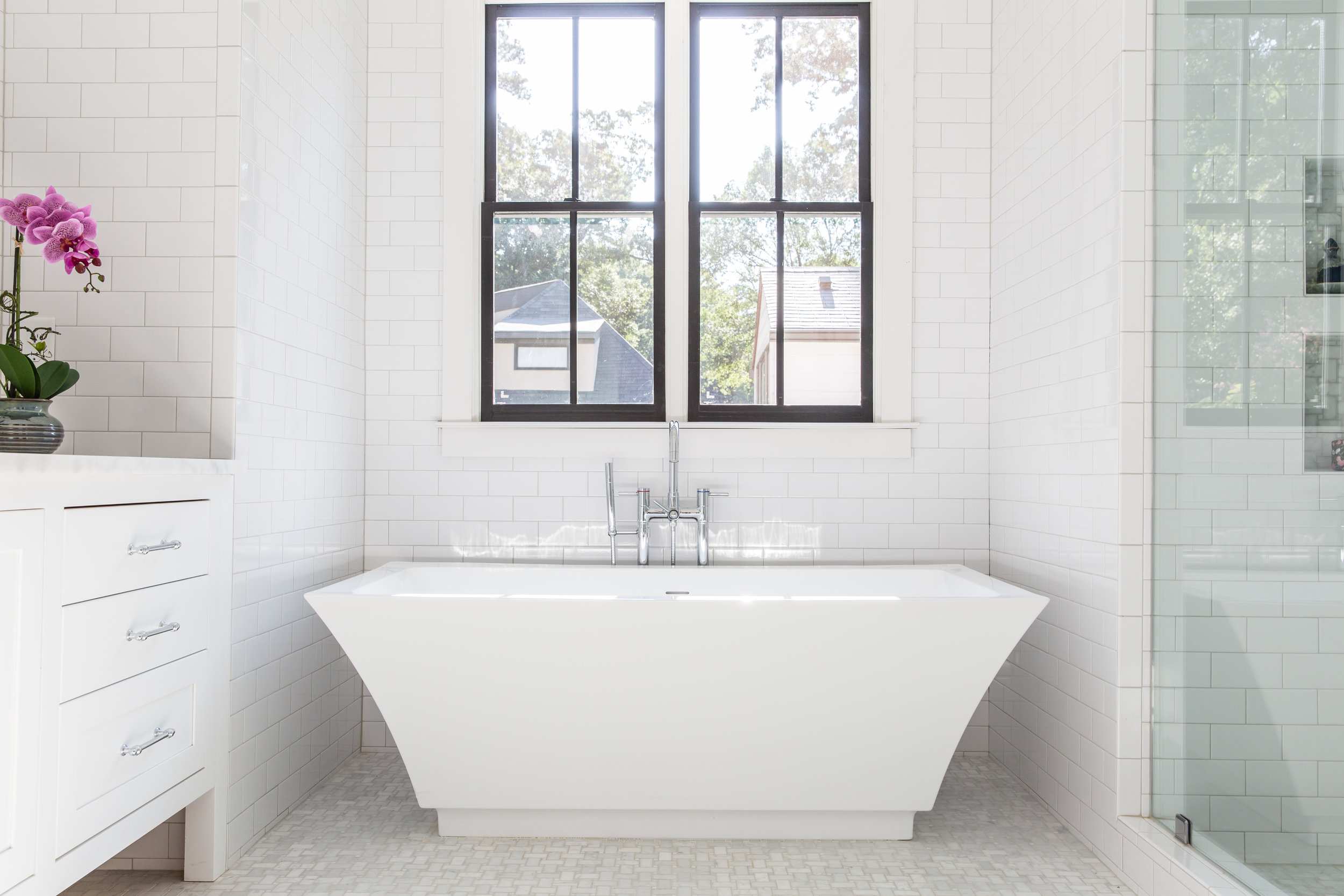 726 Hillpine-Master Tub.jpg