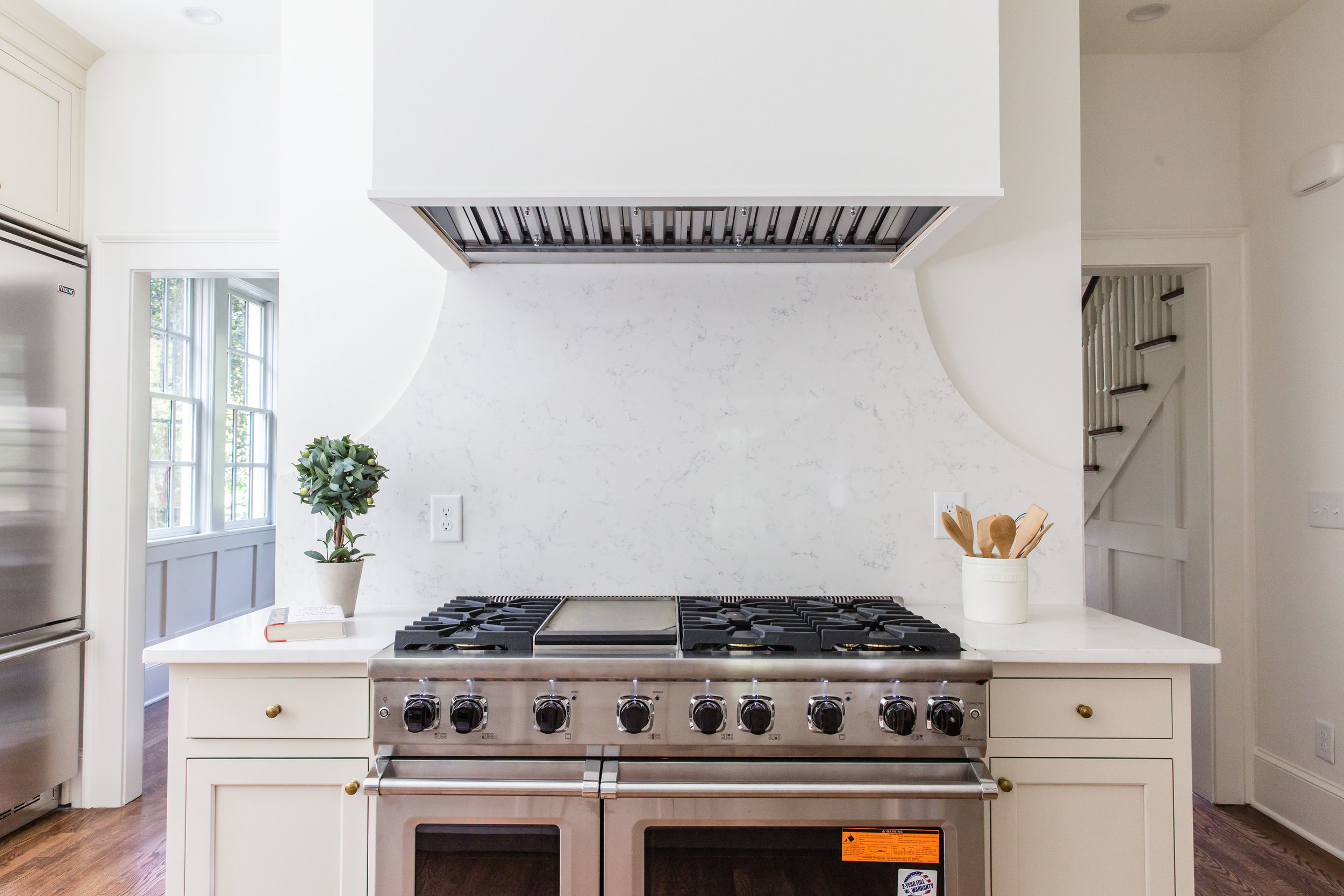 640 E Morningside-Kitchen Stove.jpg