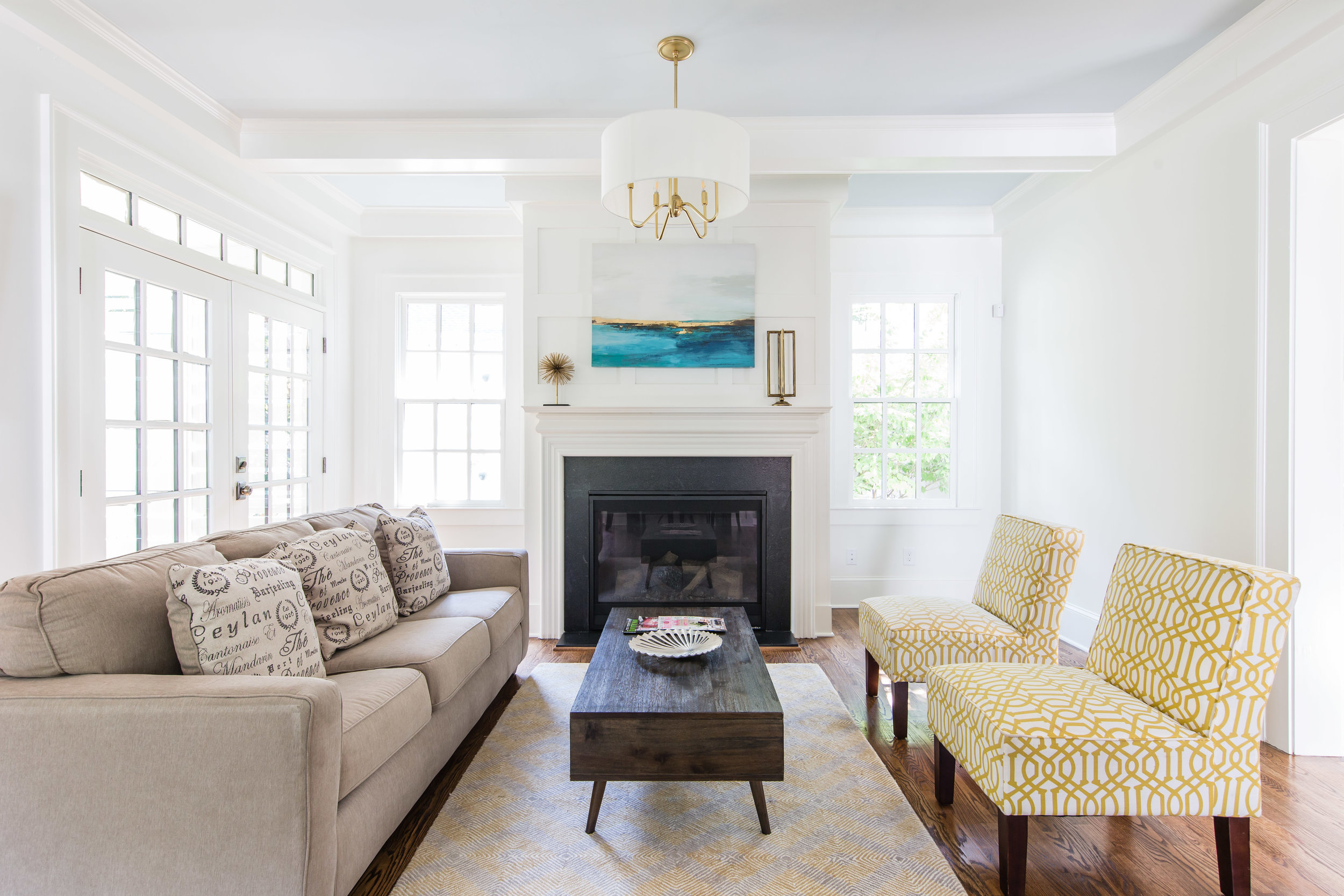 640 E Morningside-Living 1.jpg
