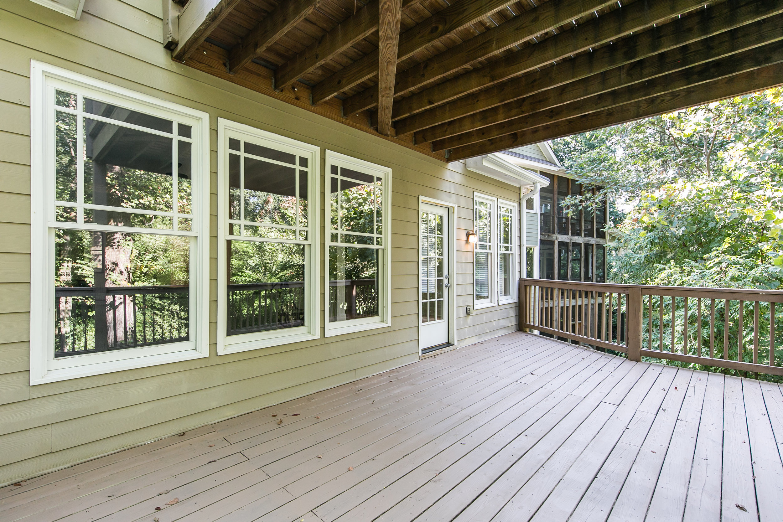 28 Lakeview-Back Porch 2.jpg