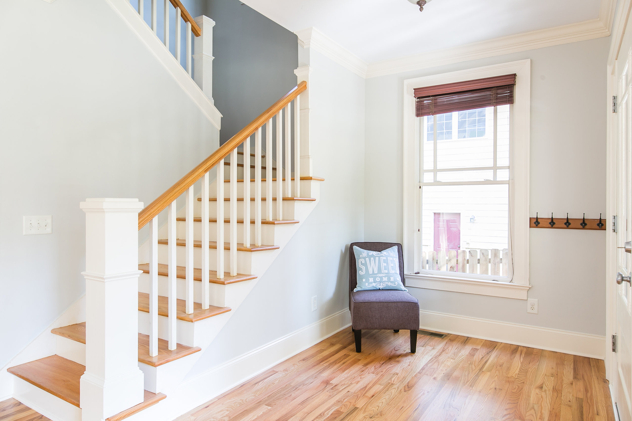 28 Lakeview-Entry-Stairs.jpg