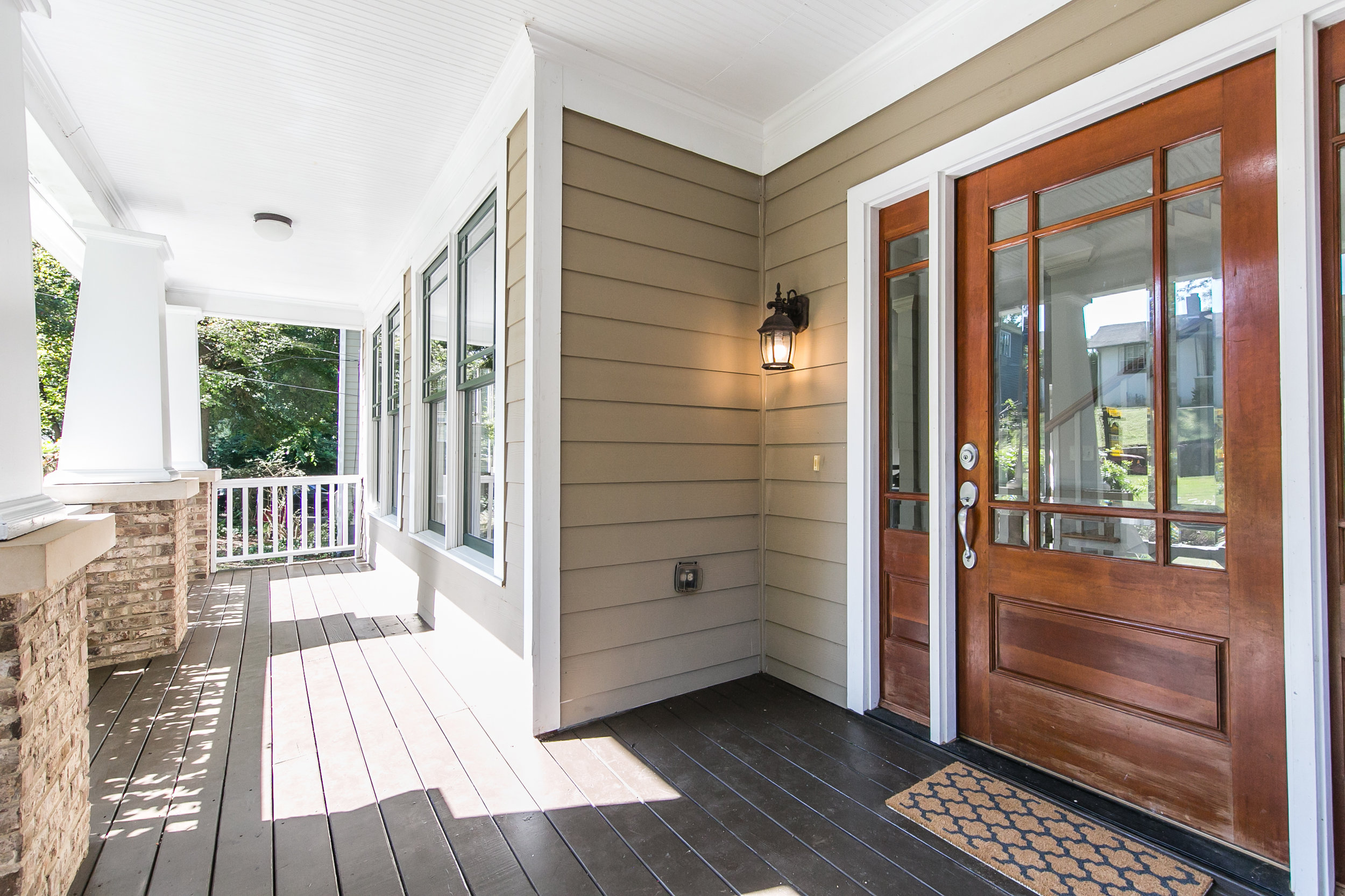 28 Lakeview-Front Porch 2.jpg