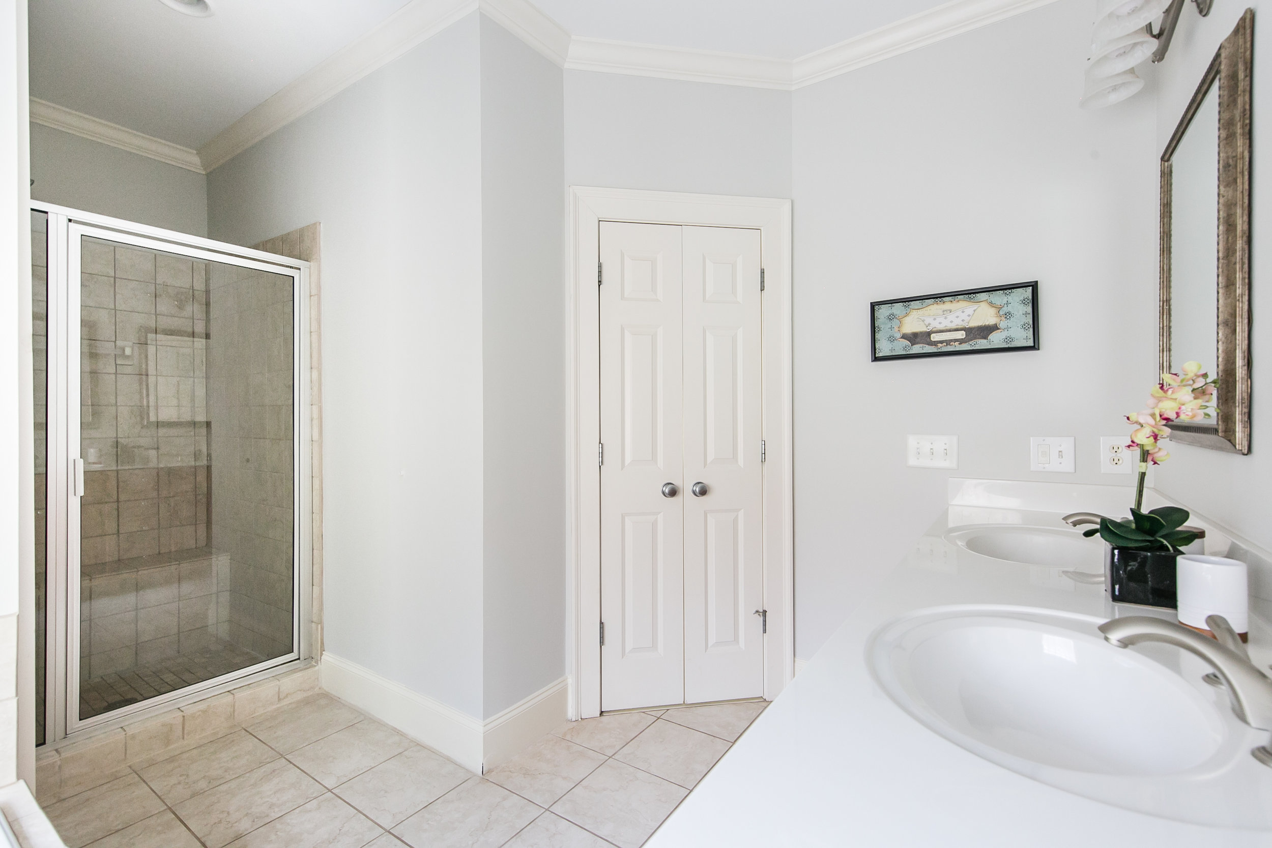 28 Lakeview-Master Bath 2.jpg