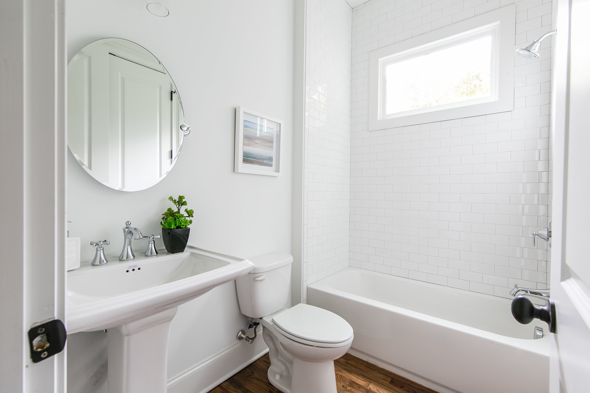 2256 Ridgedale-Guest Bath.jpg