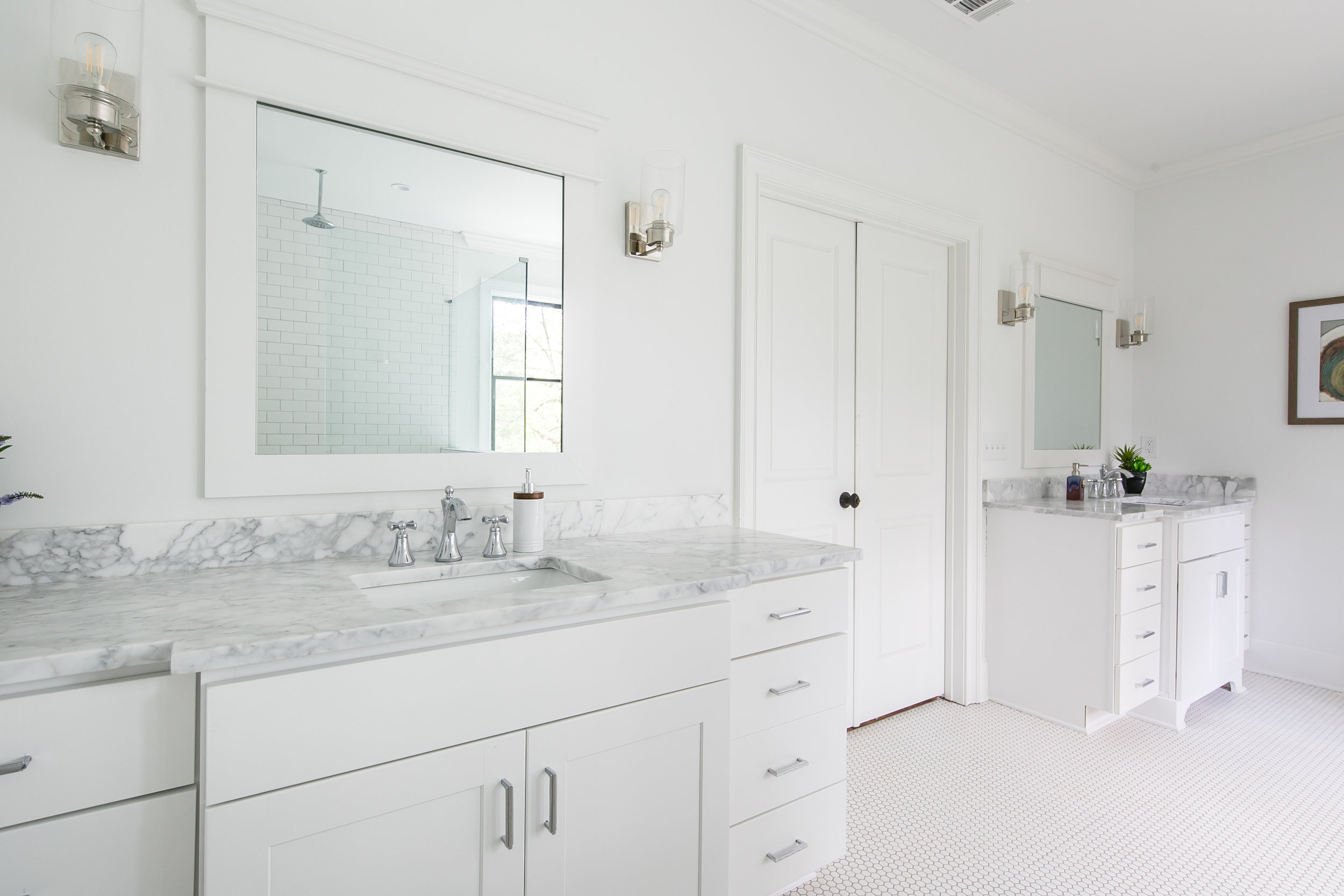 2256 Ridgedale-Master Vanity.jpg