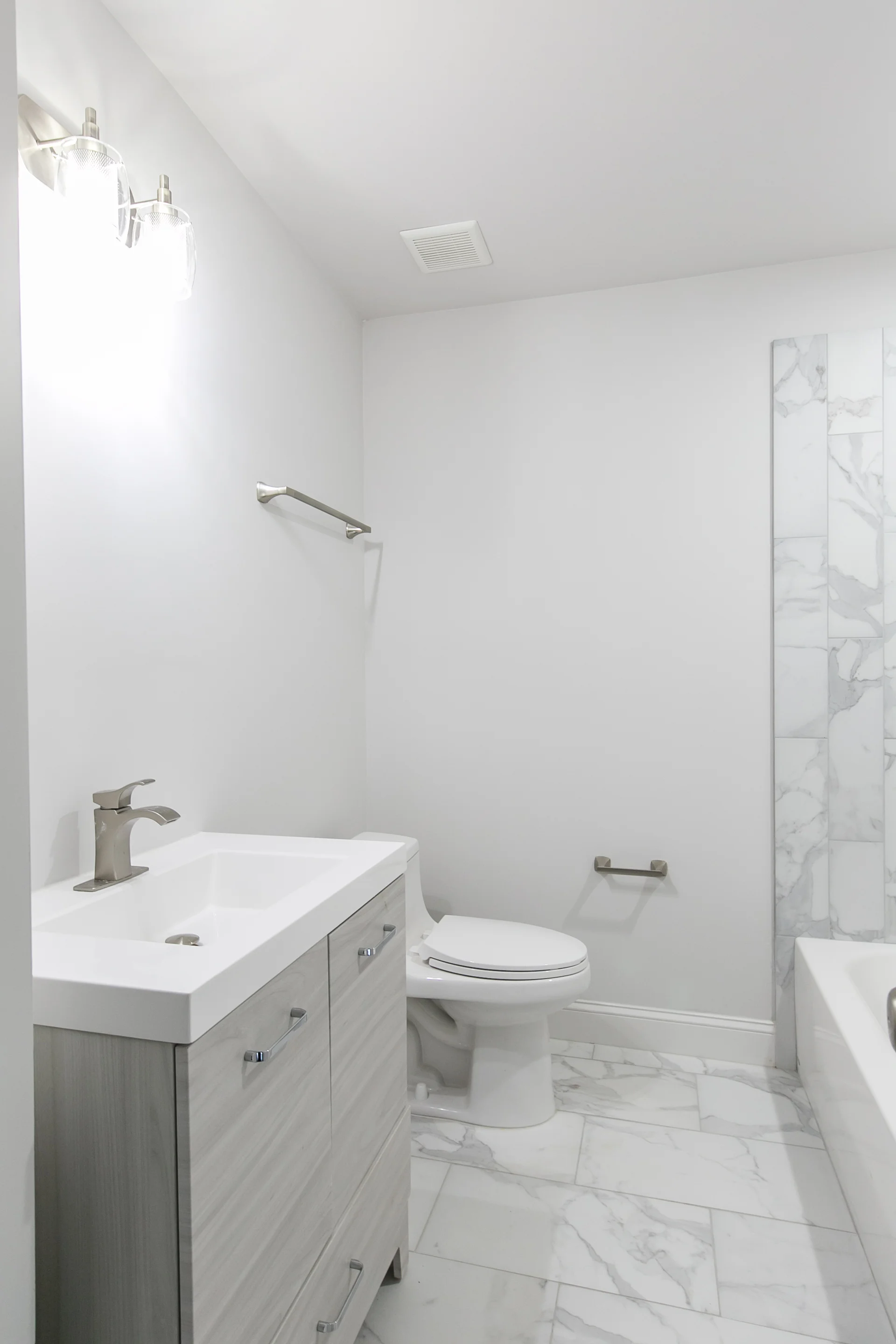 2046 E Camellia-Bath 1a.jpg
