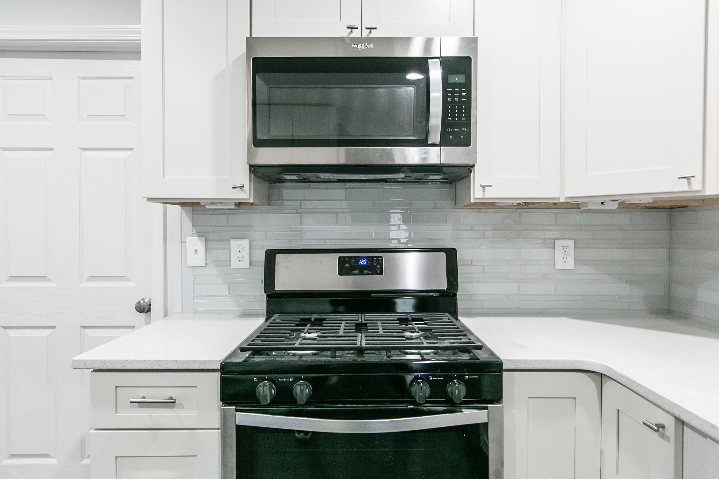 2046 E Camellia-Kitchen Stove.jpg