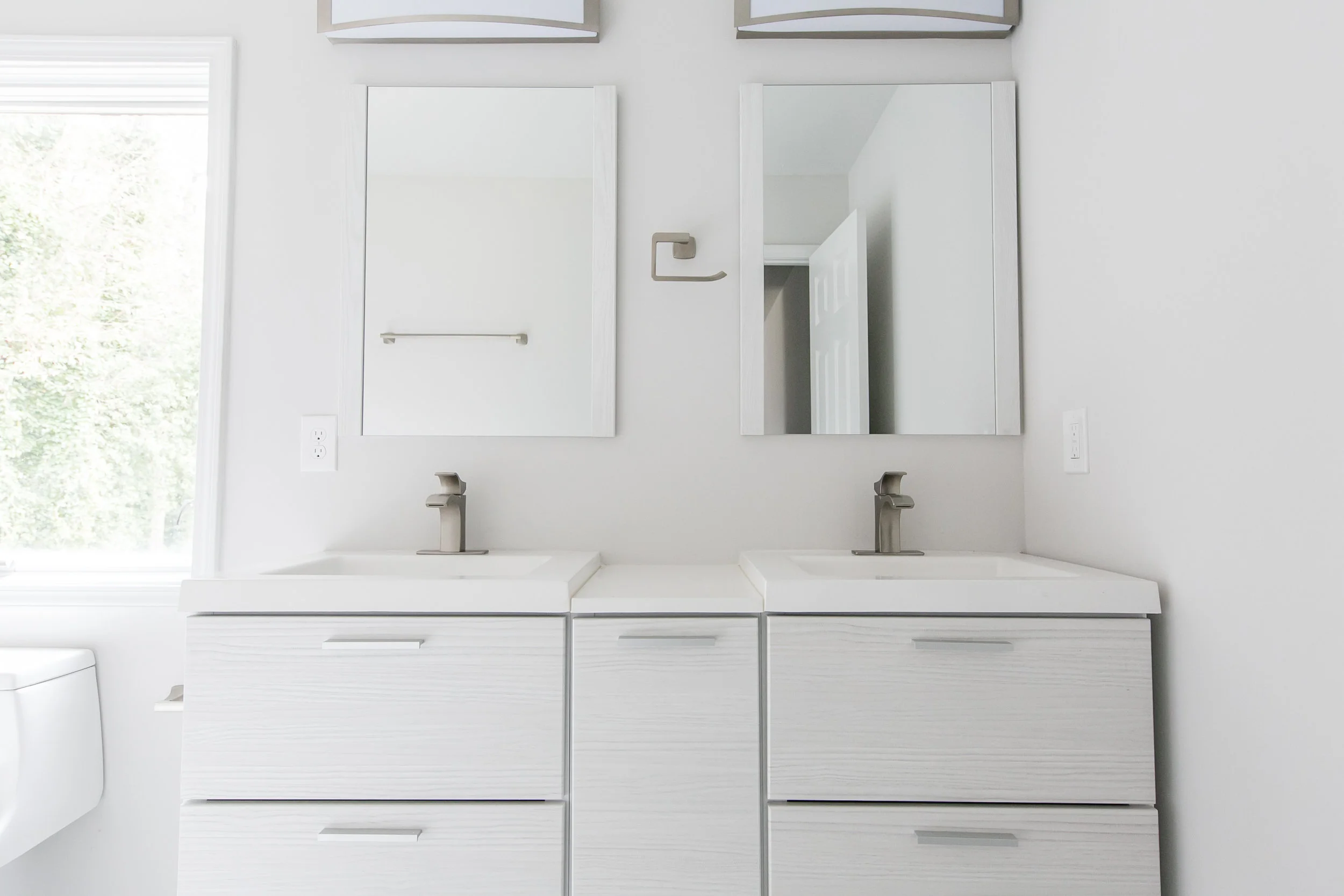 2046 E Camellia-Master Vanity.jpg