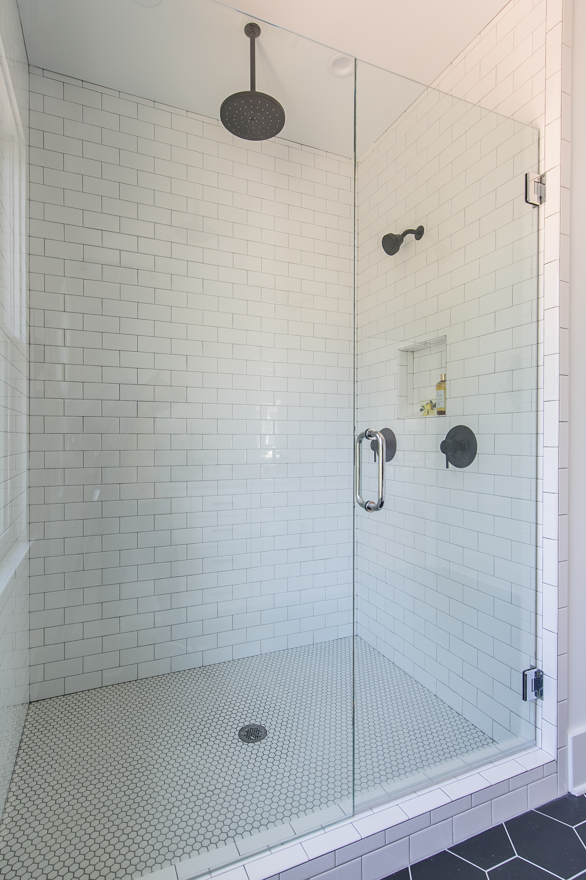 198 Hutchinson A-Master shower 2.jpg