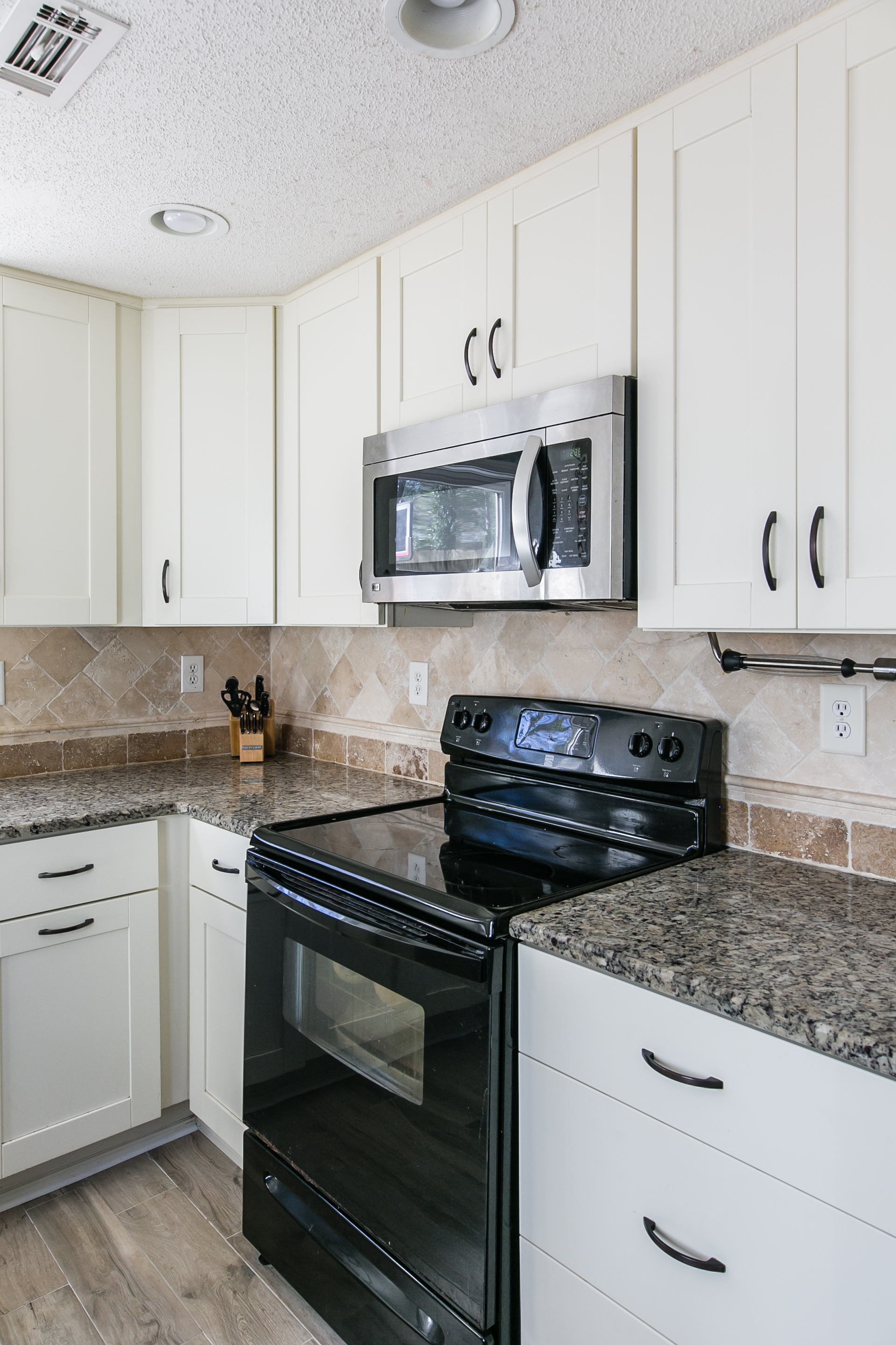 1627 Alder-Kitchen Stove.jpg