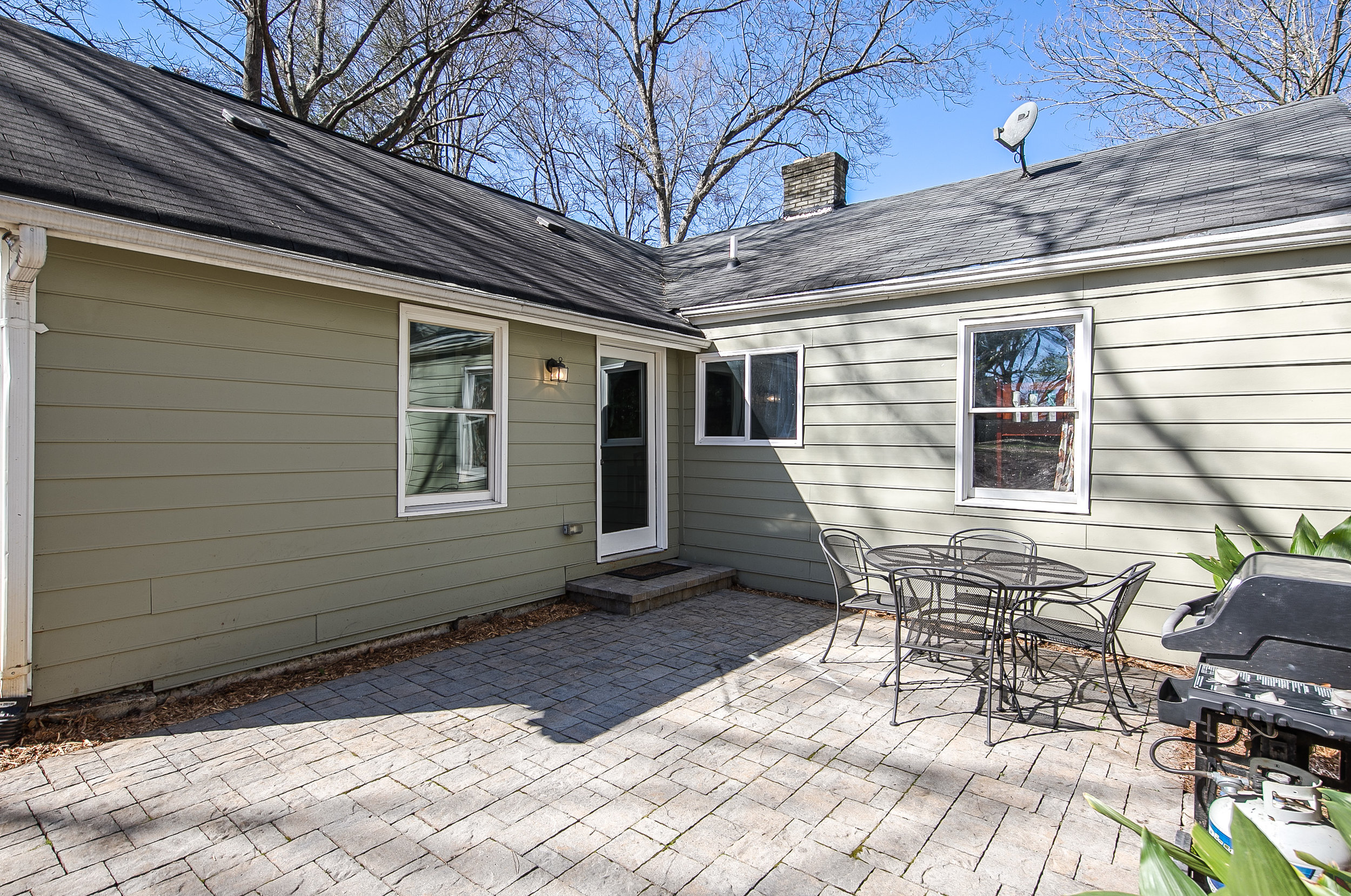 1627 Alder-Patio 2.jpg