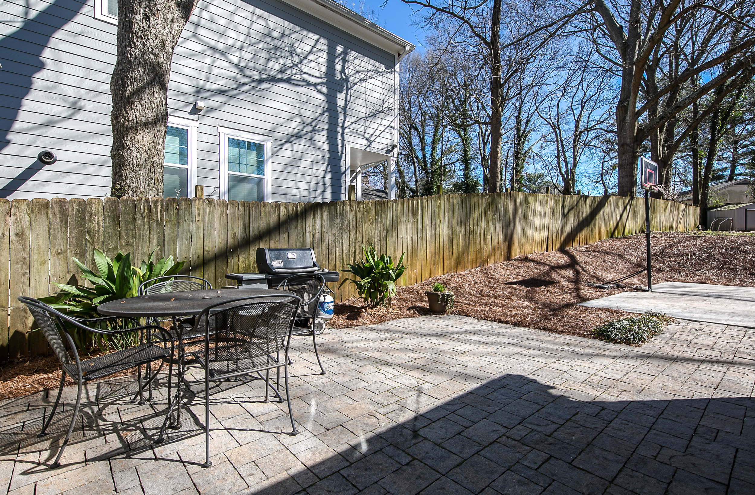 1627 Alder-Patio 3.jpg