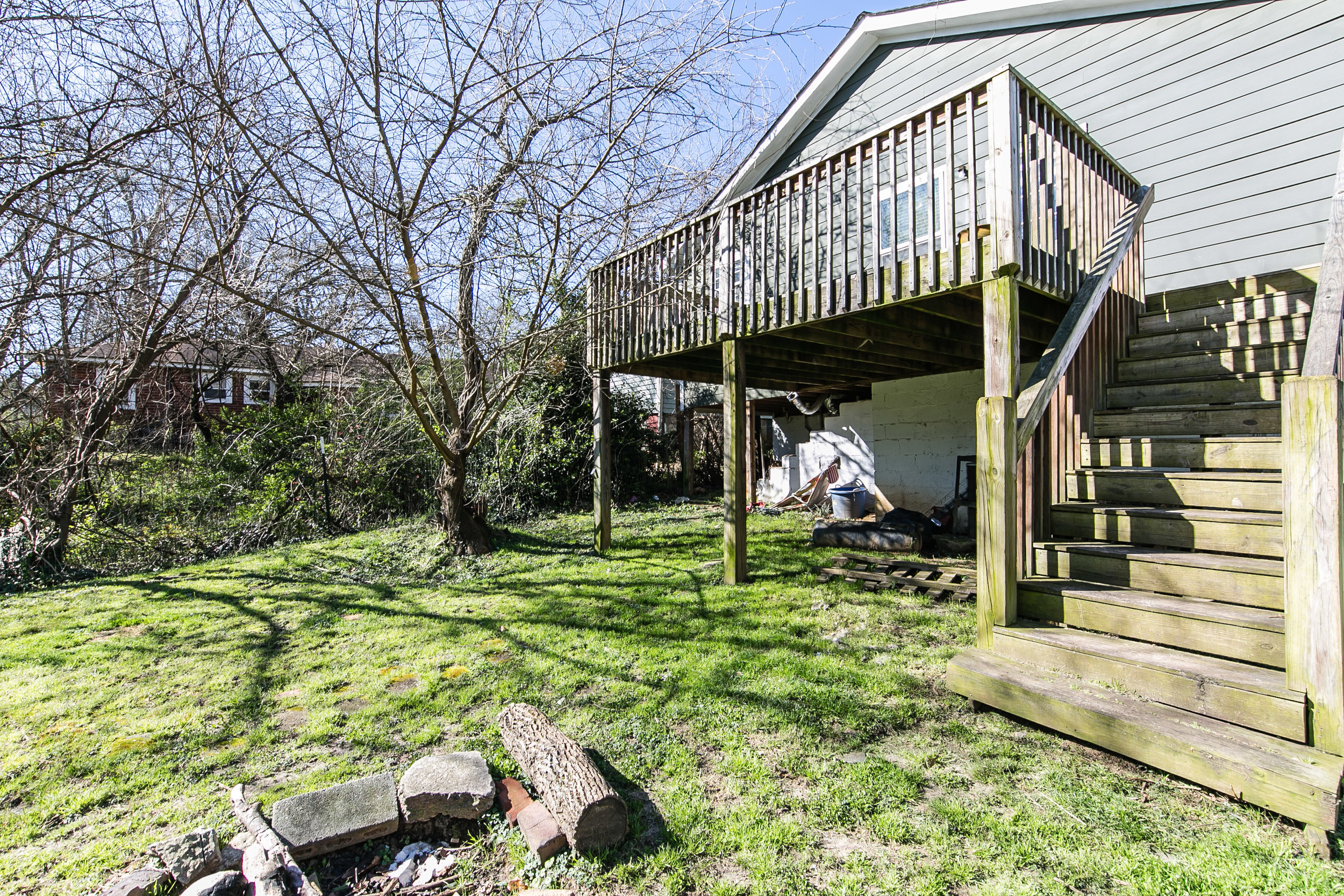 11 Montgomery-Backyard 1.jpg