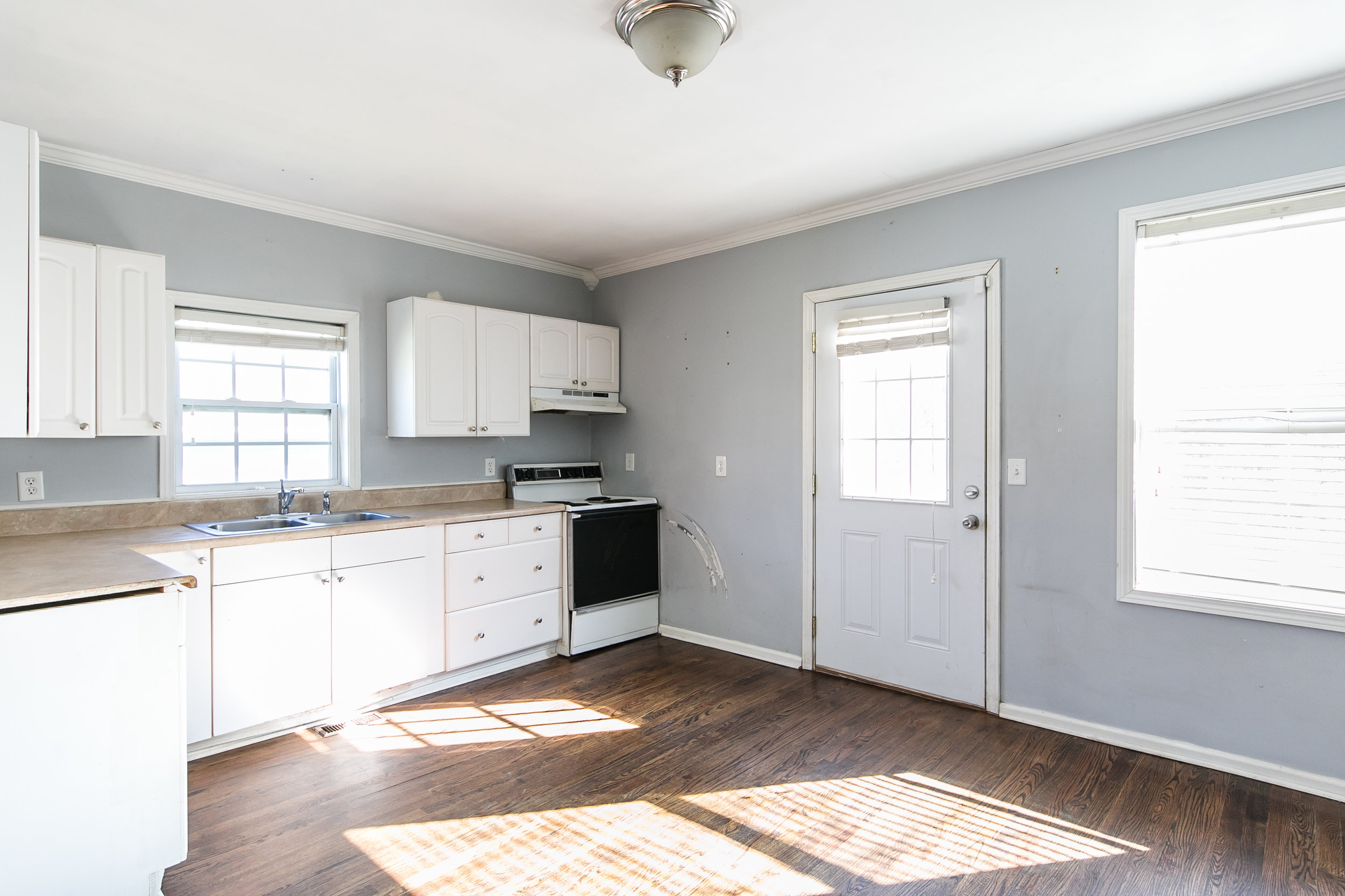 11 Montgomery-Kitchen 2.jpg