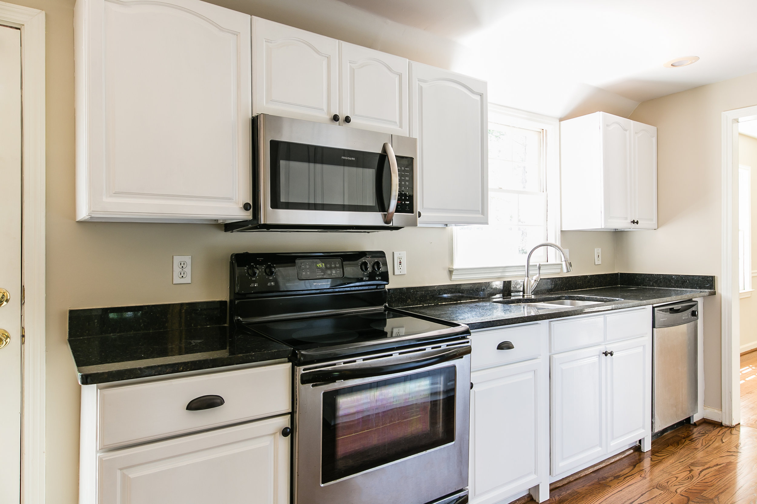 Kitchen1.jpg
