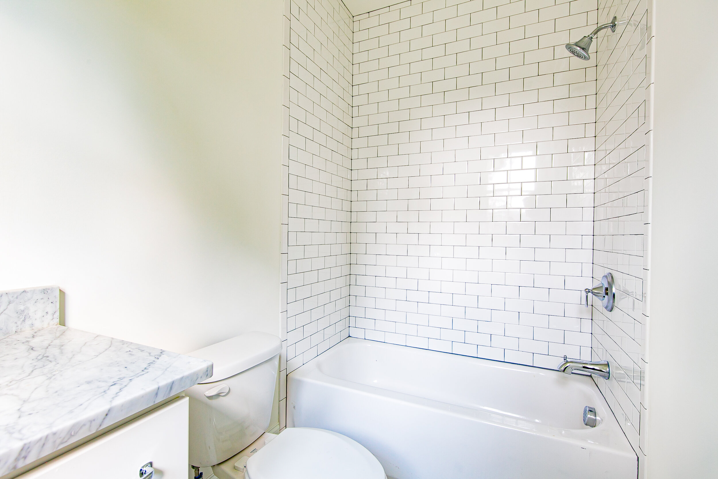 UPSTAIRS BATH.jpg