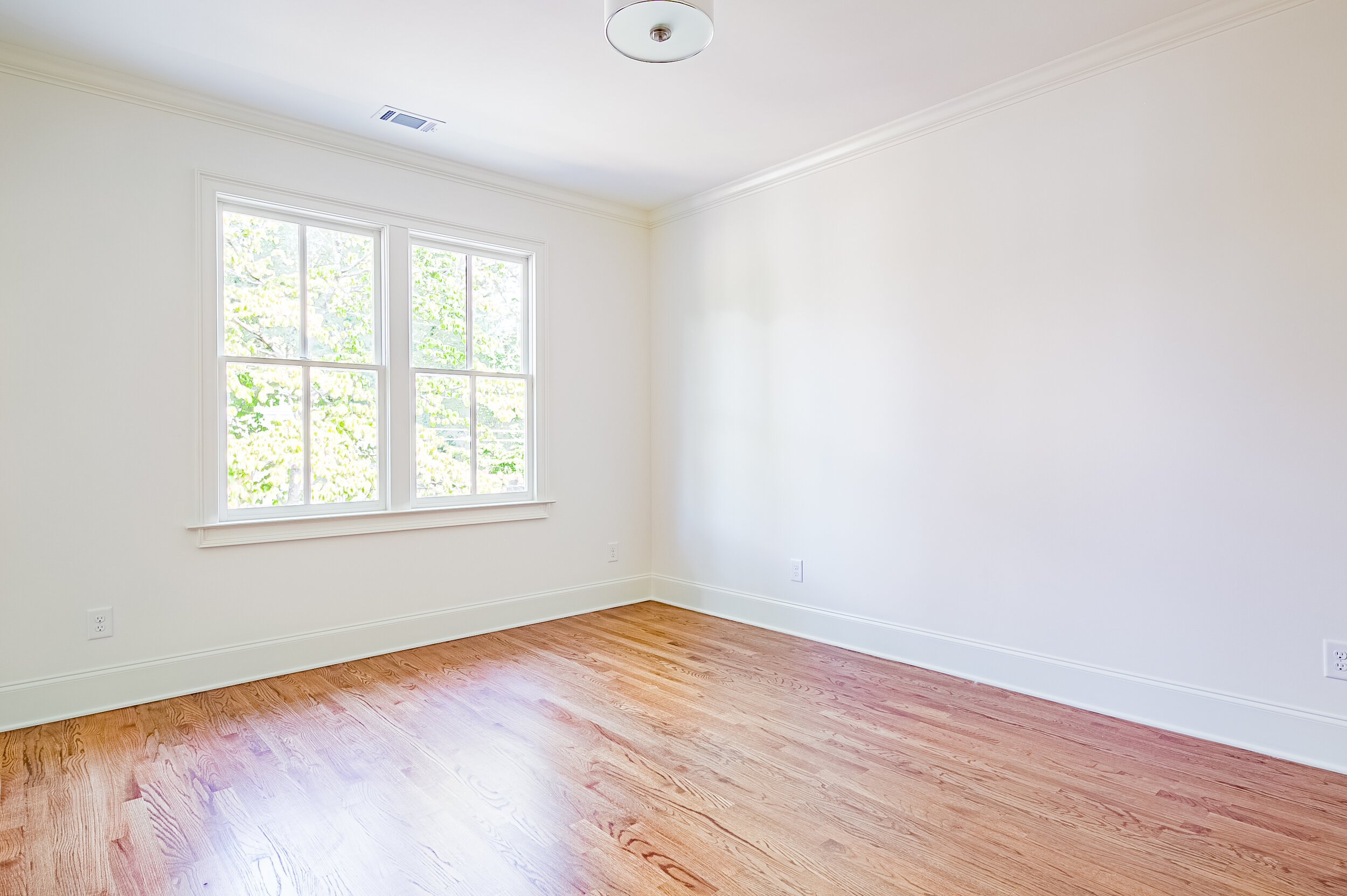 UPSTAIRS BEDROOM.jpg