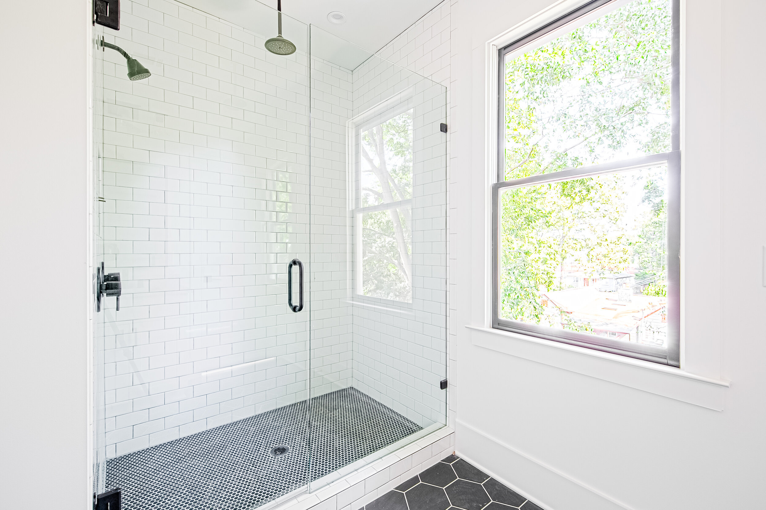 72BWalthall_Master_bath-3.jpg