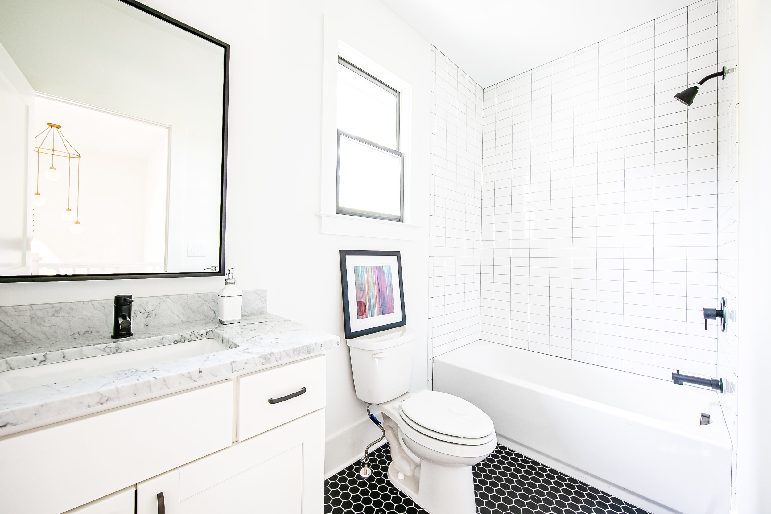 72BWalthall_Upstairs_Bath.jpg