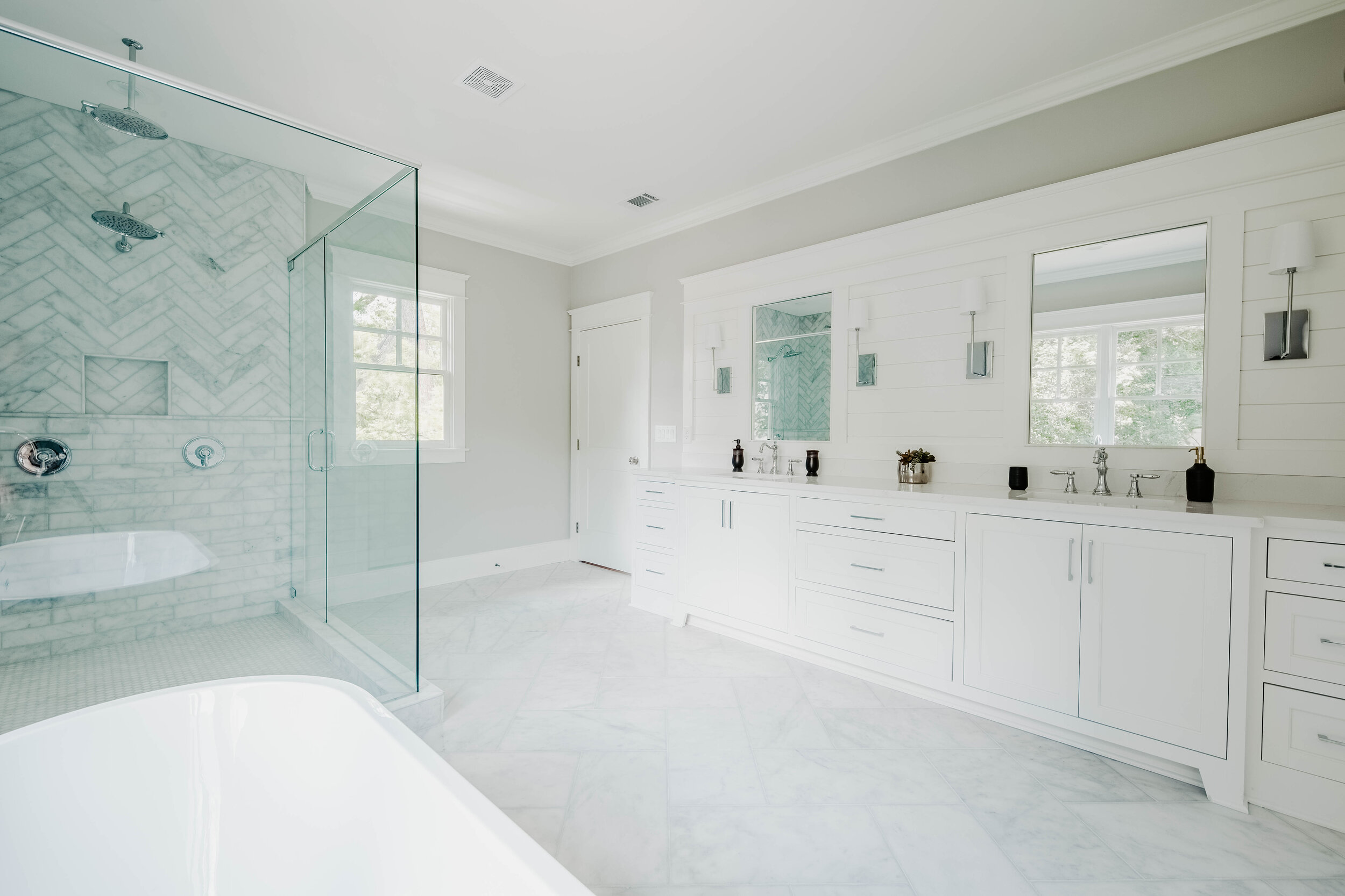 876_Barnett_Master_Bath-3.jpg