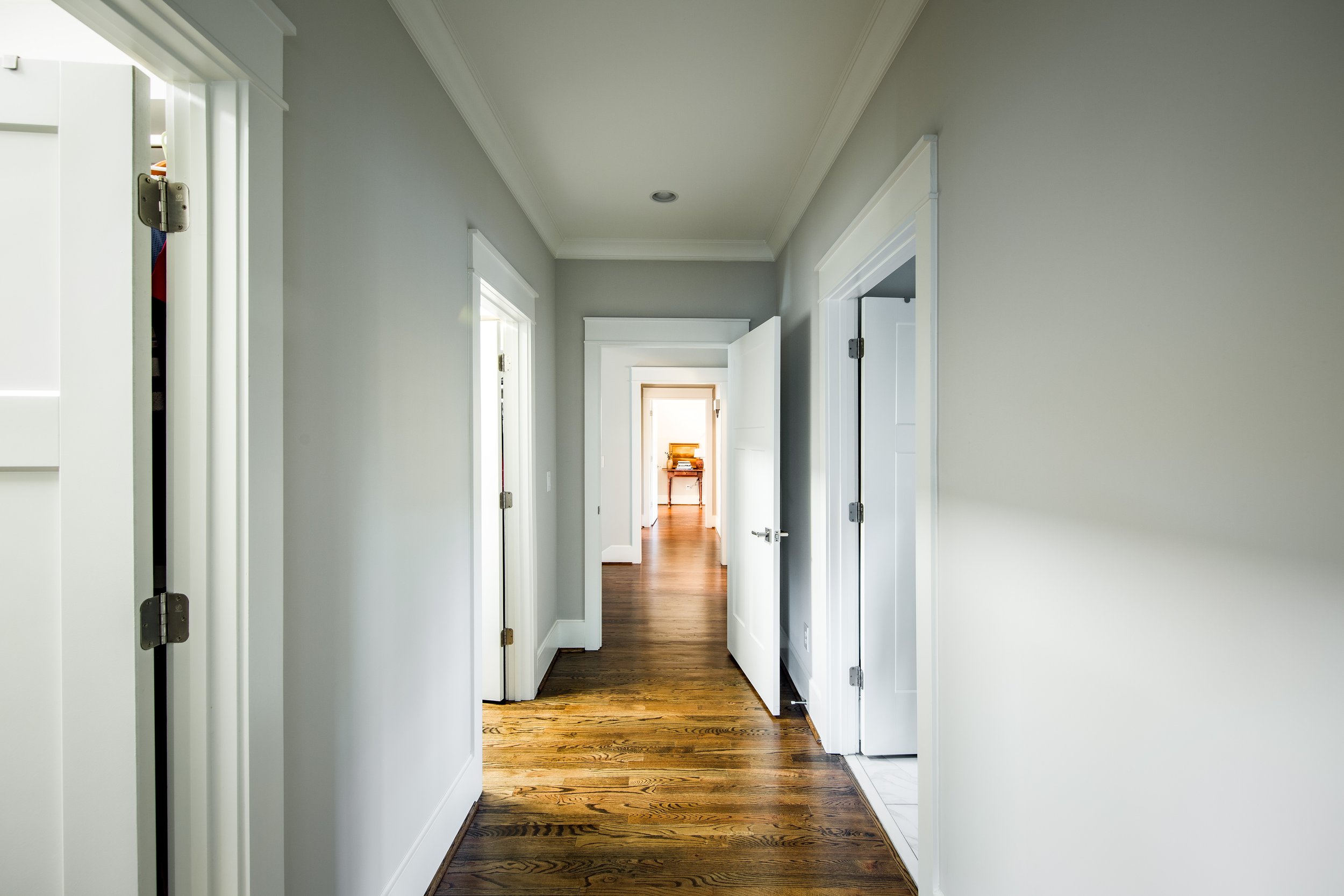 1071_Bellevue_Upstairs_Hallway.jpg