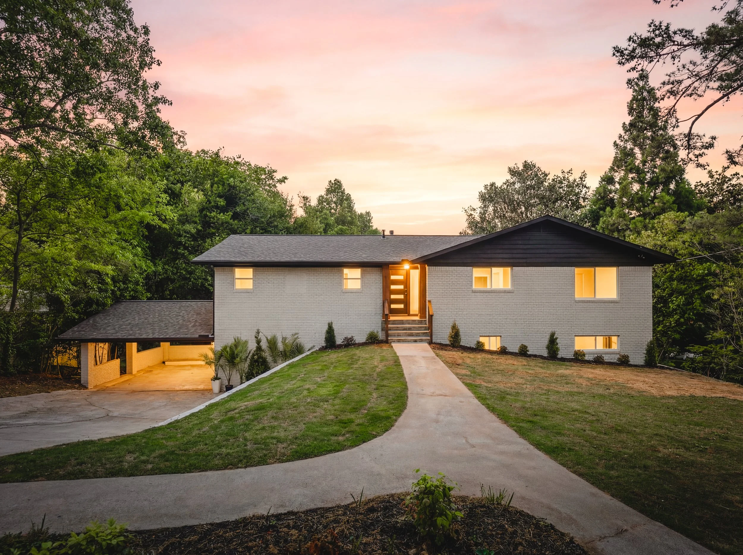 1679 Oak Ln - TWILIGHT-1.jpg