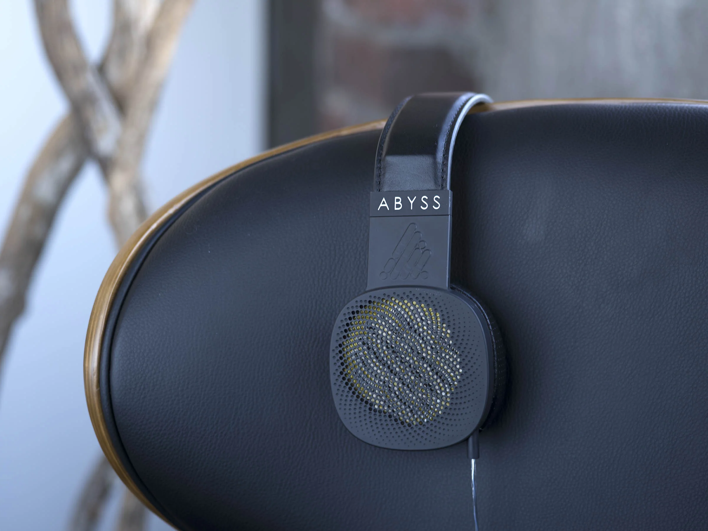 abyss_diana_black_chair.jpg