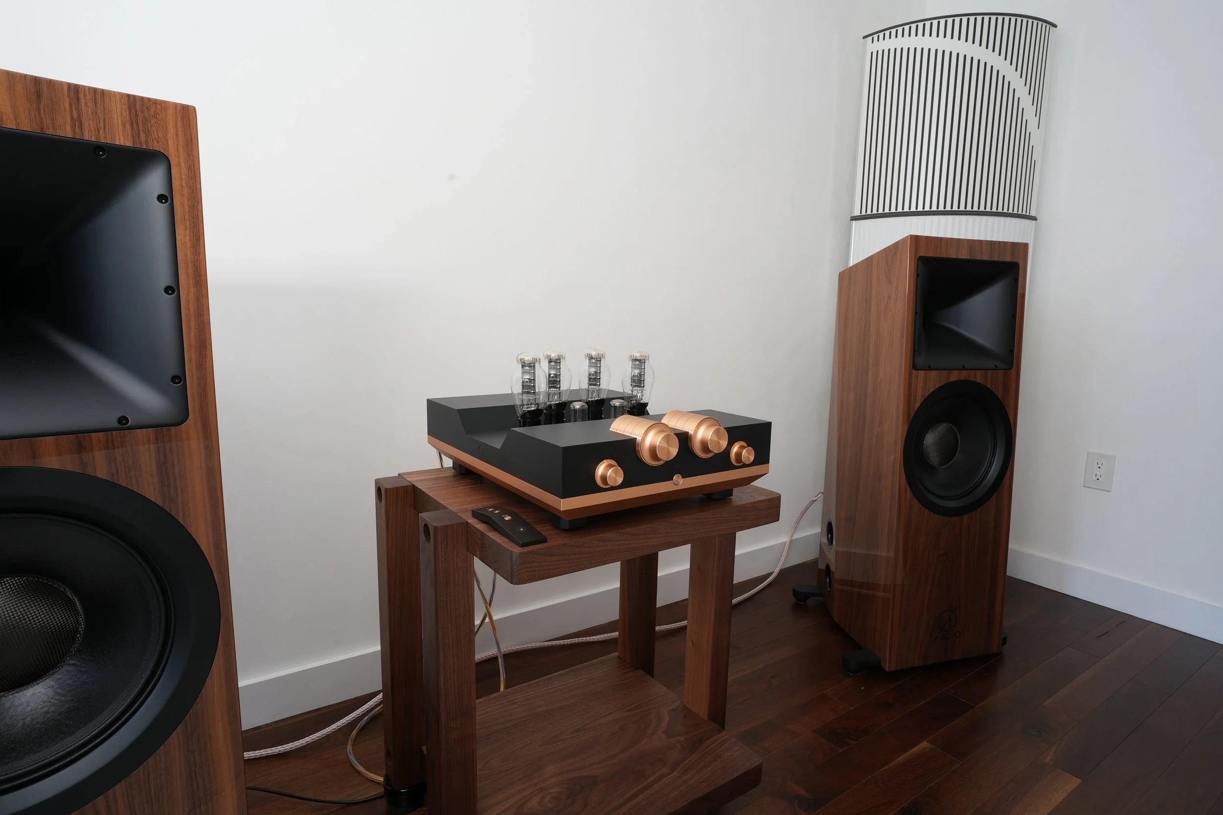 WA300-BAL Integrated Power Amplifier Wide View Right.JPG