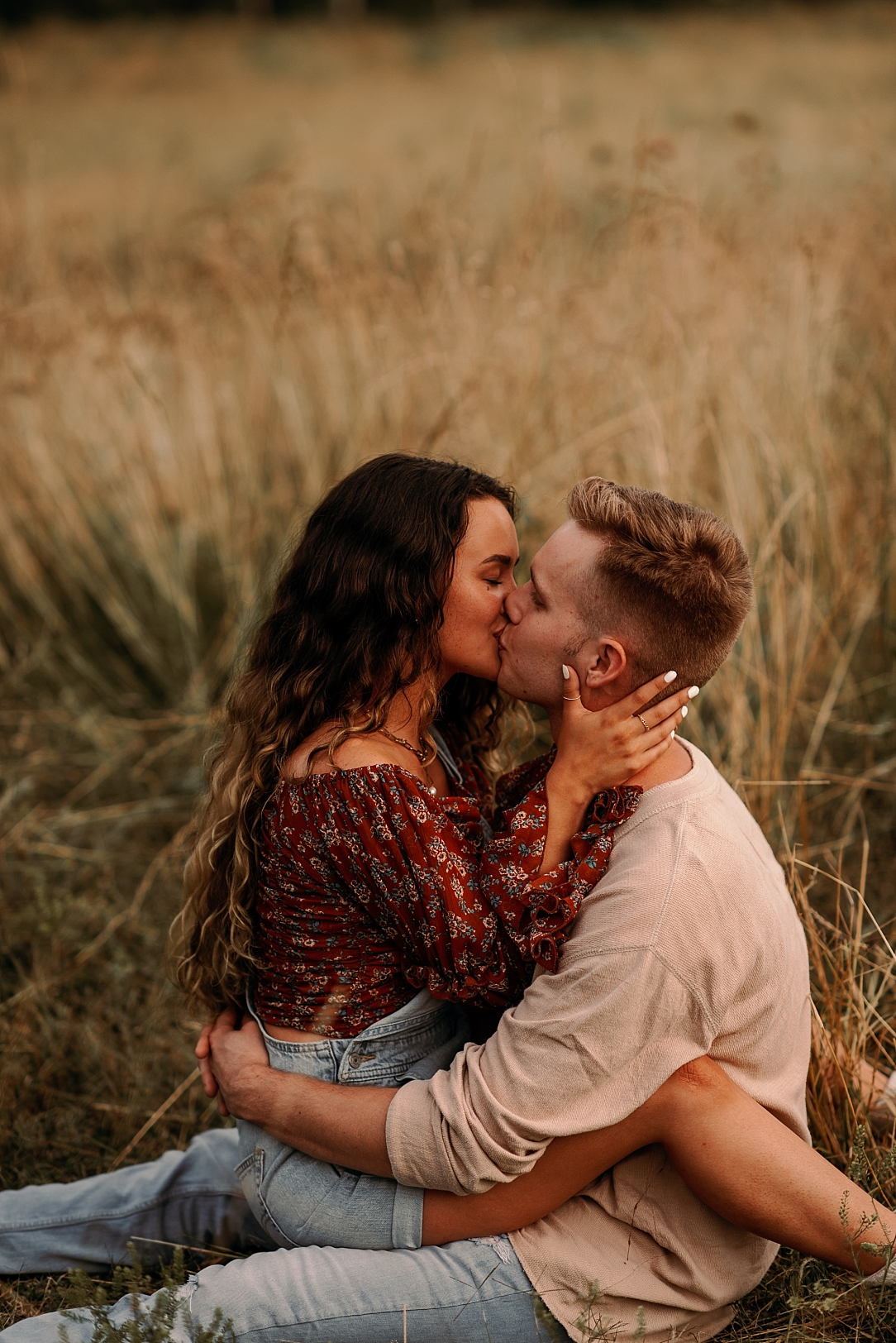playful summer country field couple session_0017.jpg