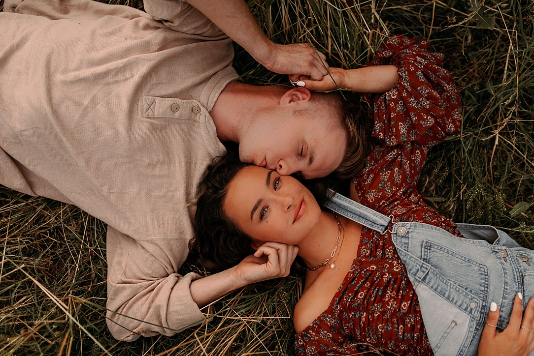 playful summer country field couple session_0021.jpg