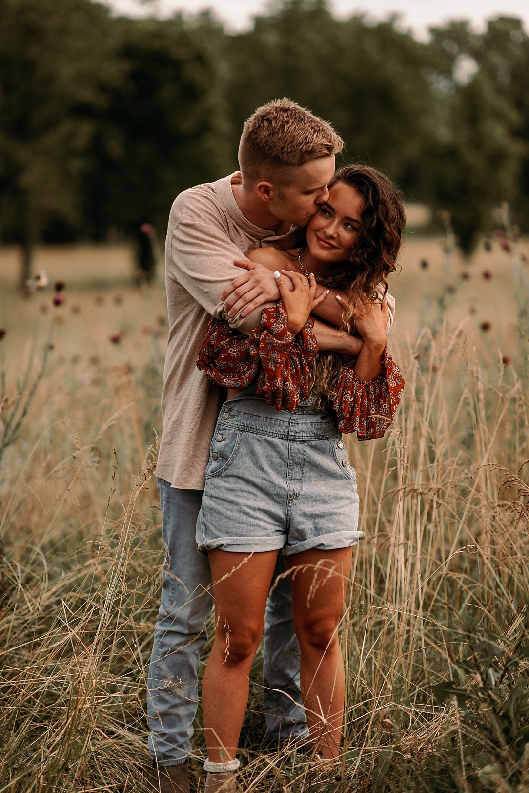 playful summer country field couple session_0037.jpg