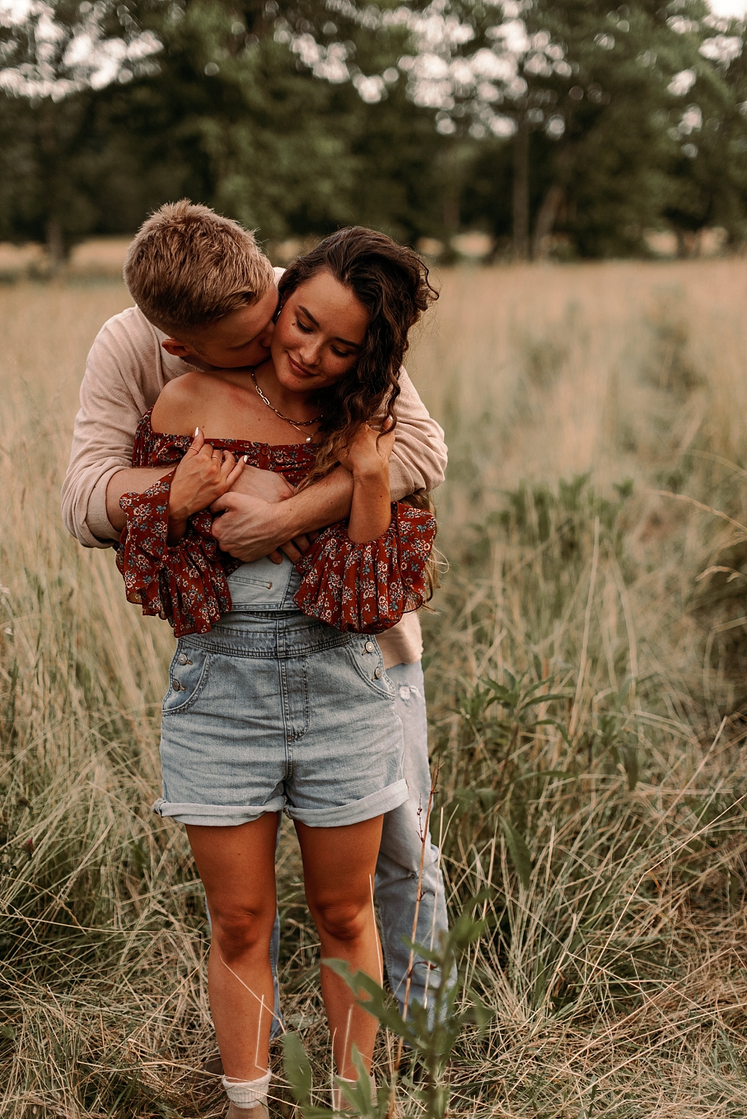 playful summer country field couple session_0076.jpg