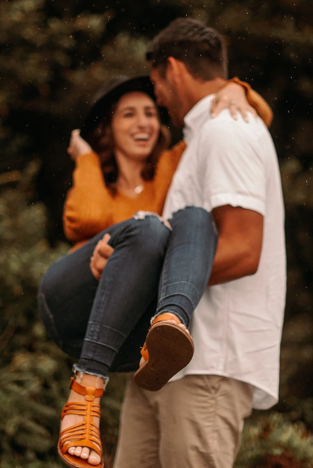 playful rainy fall coast couple session_0011.jpg
