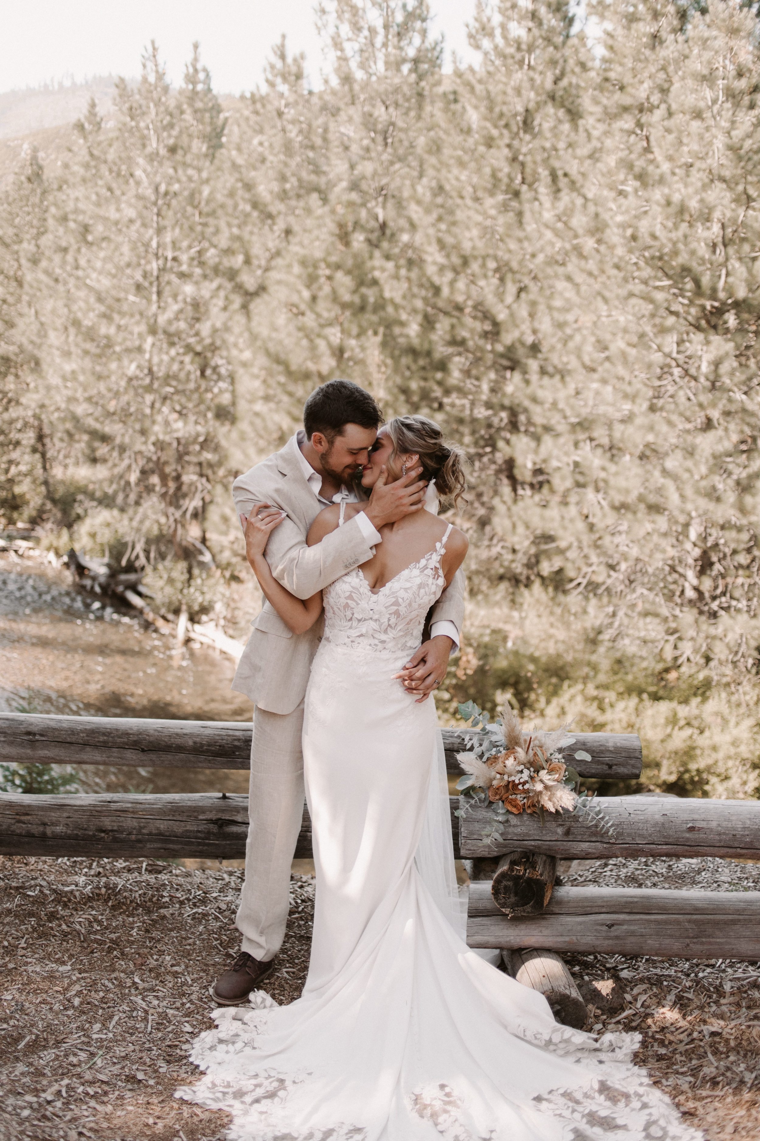 romantic intimate bend oregon wedding