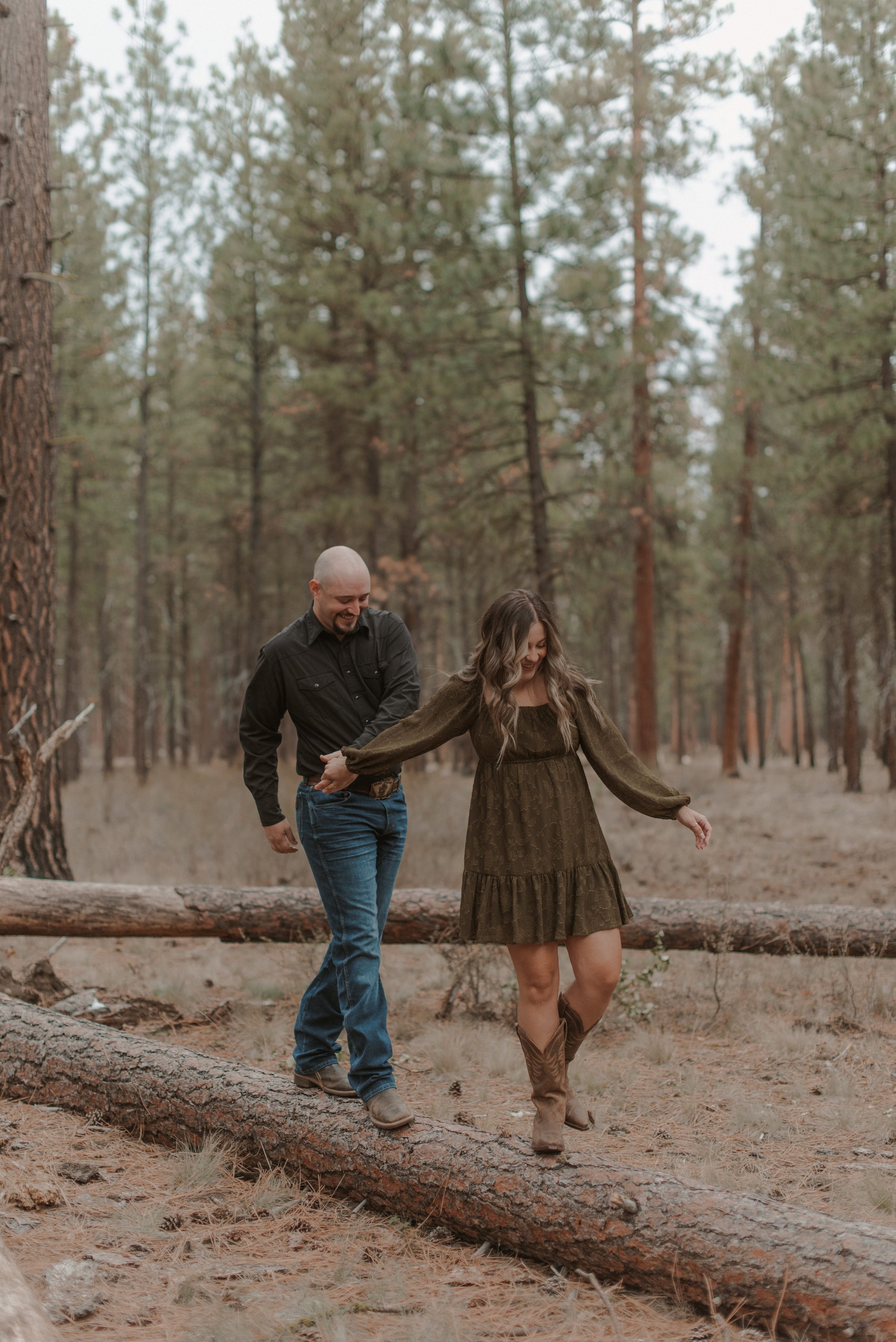 central oregon fall engagement session