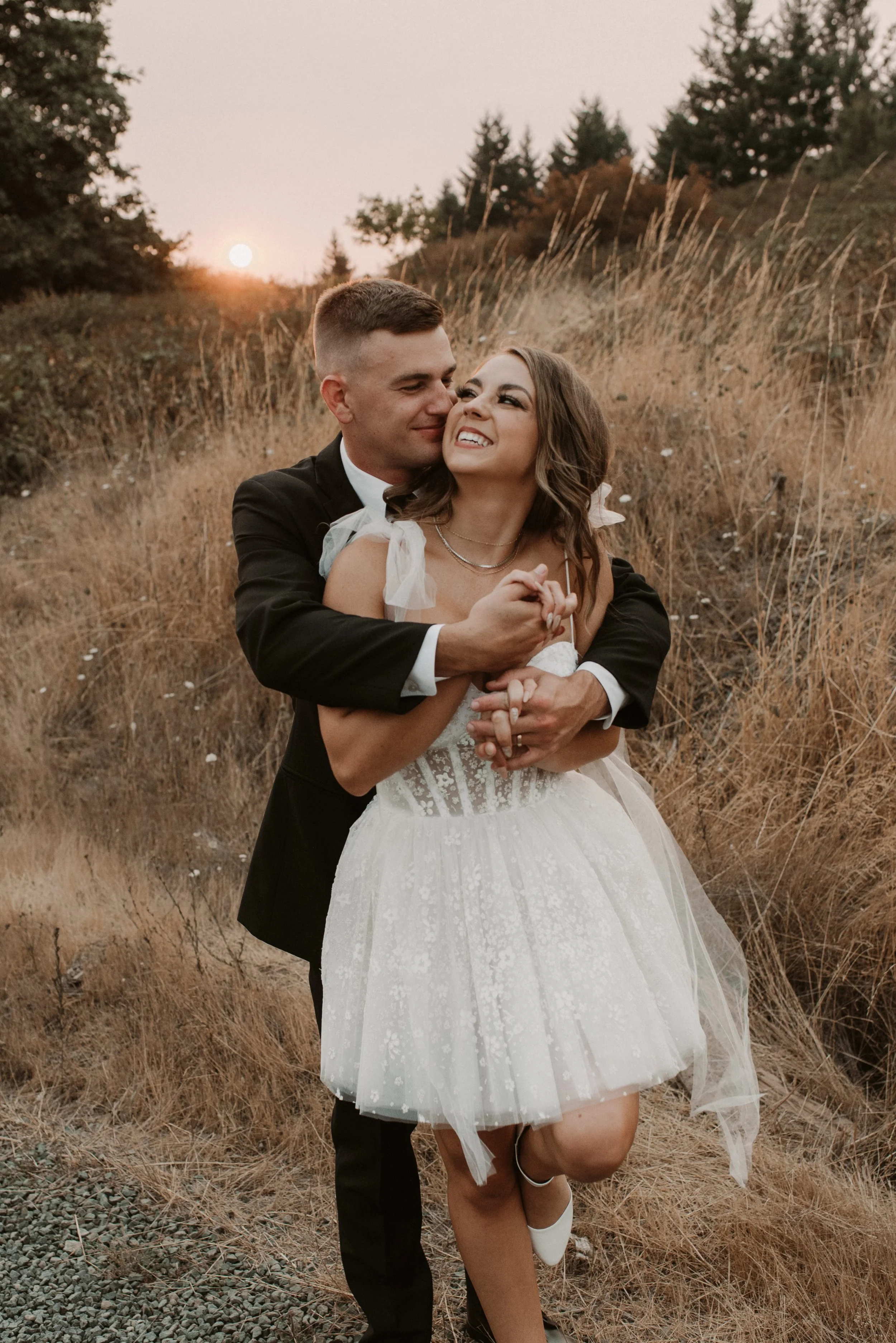 beautiful oregon summer backyard wedding