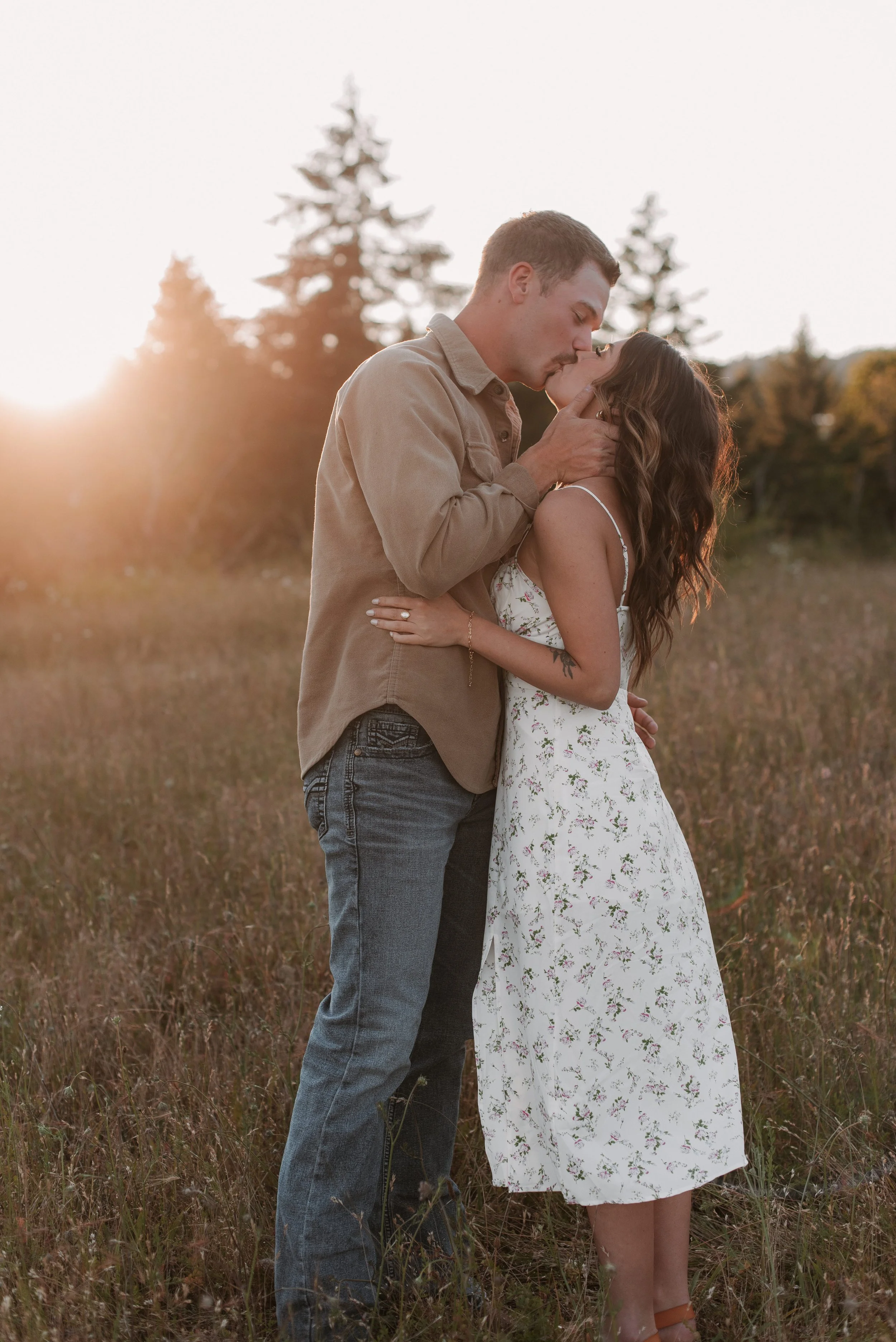 Sweet Romantic Summer Couple Picnic Session