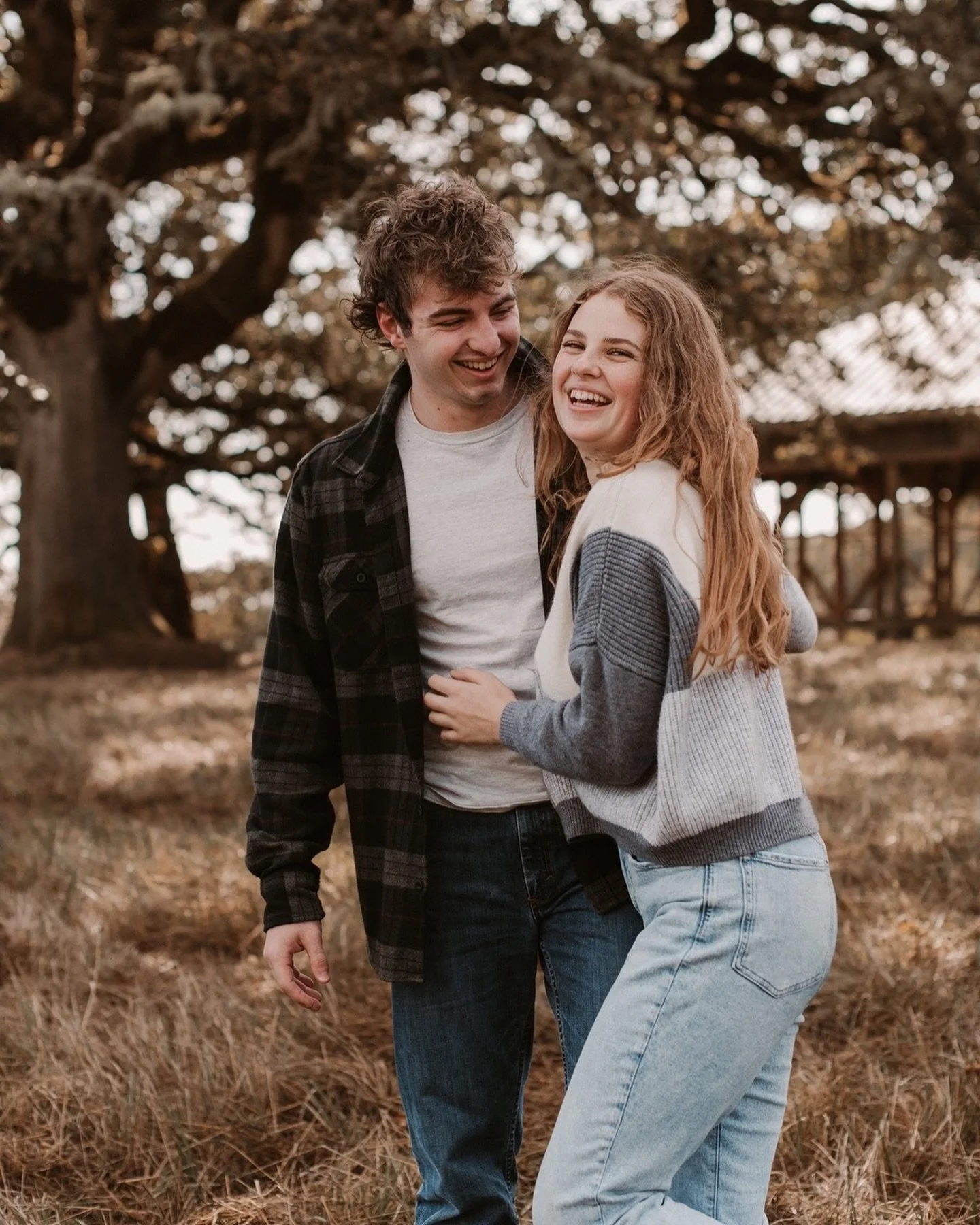 // I&rsquo;m not ready for the rainy weather, but I love me a good fall couple session 🍁

so many fun shoots coming up - I can&rsquo;t believe the holidays are right around the corner! 

who&rsquo;s gearing up for Christmas?!