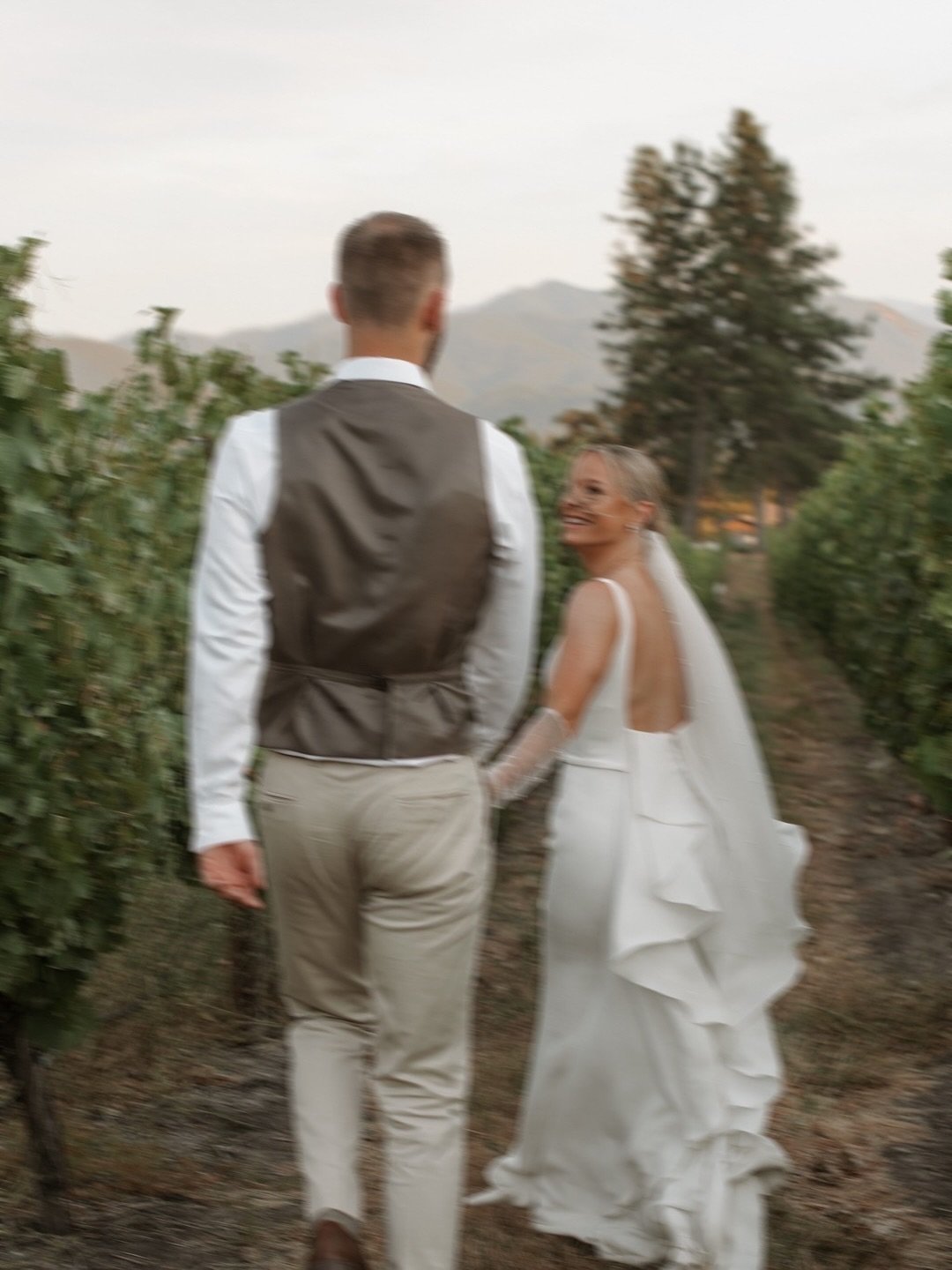 // it&rsquo;s the kind of love story you don&rsquo;t just watch..you feel it.

It was not only absolutely beautiful, but it was one of the most joy filled, truly celebratory days. Emma + Hunter are the sweetest, kindest + most thoughtful souls + the 