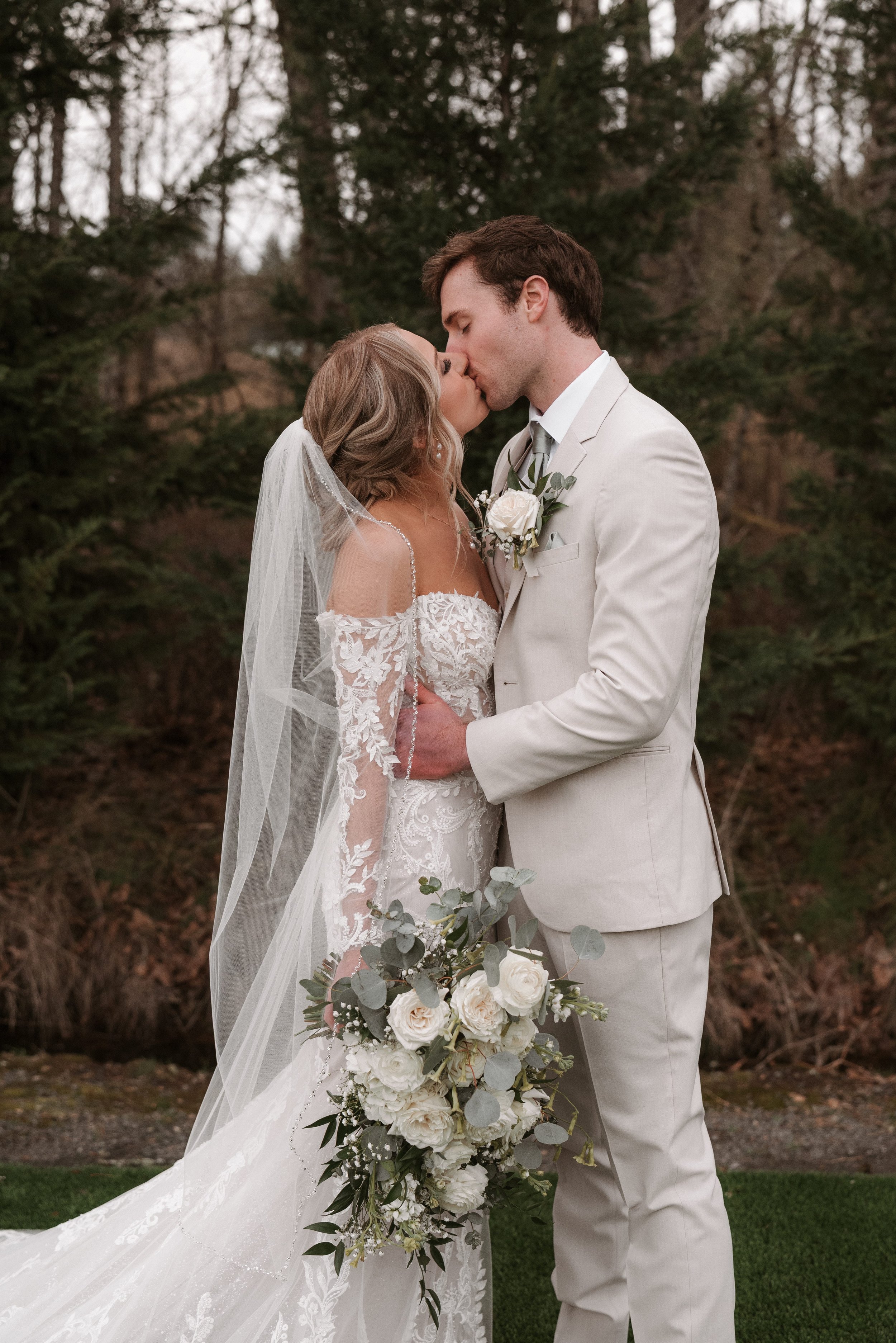 A Sunny January Wedding at Sage &amp; Social | Winter Wedding in Oregon