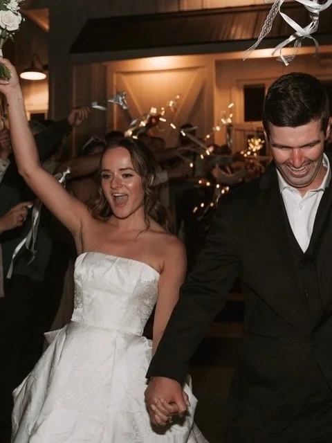 // some moments from the Smith&rsquo;s reception..every detail from this day was such a dream ✨

-
bride + groom @ainsleyj.smith + @smith12wyatt
photo @nicolebriannphoto
video @benbakerpv
venue @thefarmongoldenhill
florals @blooms_of_grace
dress @cha