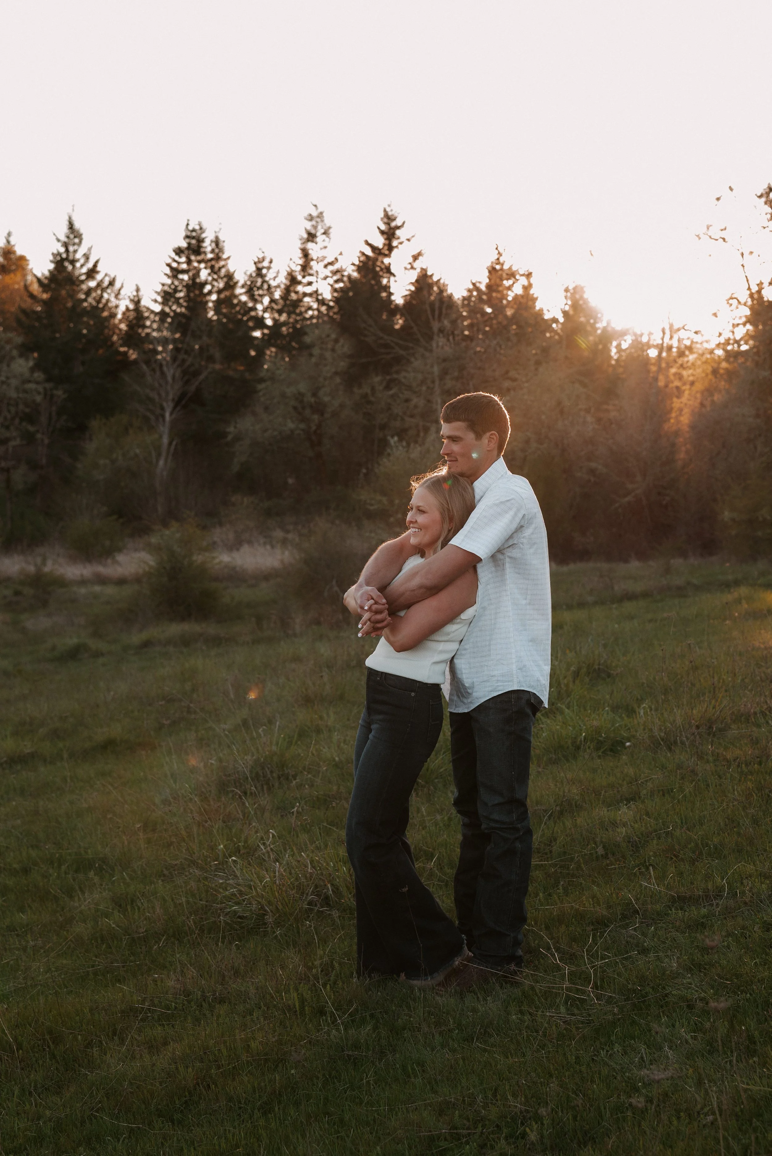 dreamy spring hillside couple session | oregon engagement session