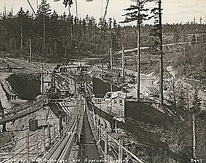 tacomanarrowsbridgeanchors.jpg