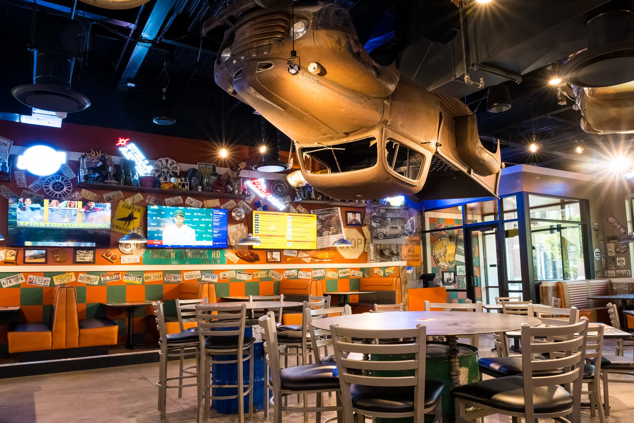 VICTA_EATER_SICKIES TOWN SQUARE_-dining area and booths.jpg