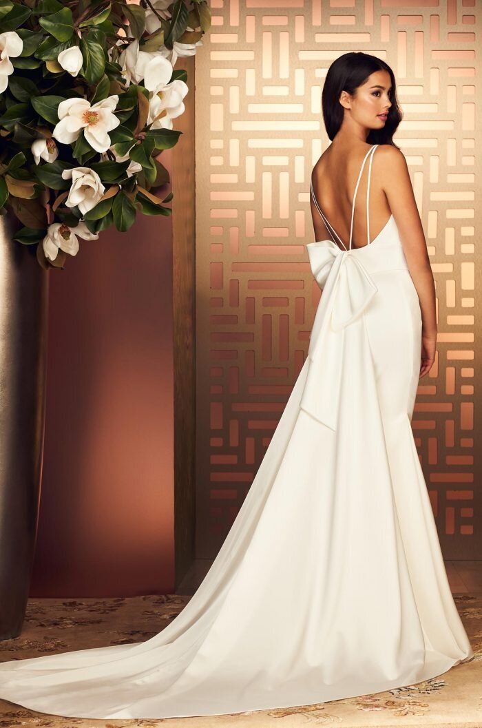 Guide: Wedding Dress Fabric Types (Pics + Inspo)